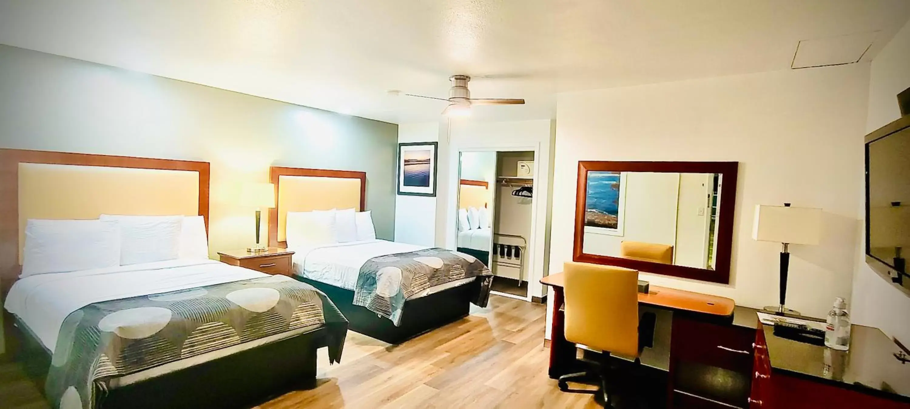 Double Room with Two Double Beds - Non-Smoking in Oceanside Inn & Suites, a Days Inn by Wyndham Double Room with Two Double Beds - Non-Smoking in Oceanside Inn & Suites, a Days Inn by Wyndham
