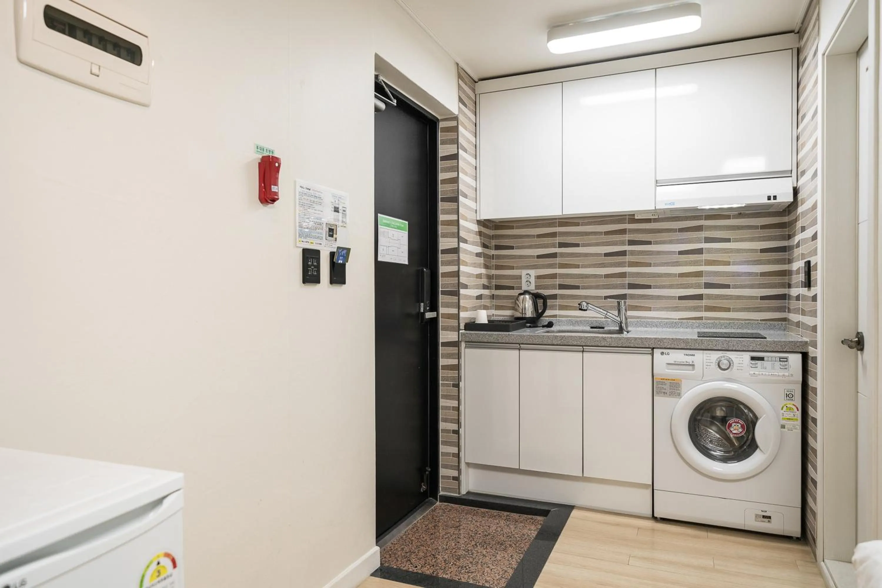 Kitchen or kitchenette in Malu Hotel Suwon