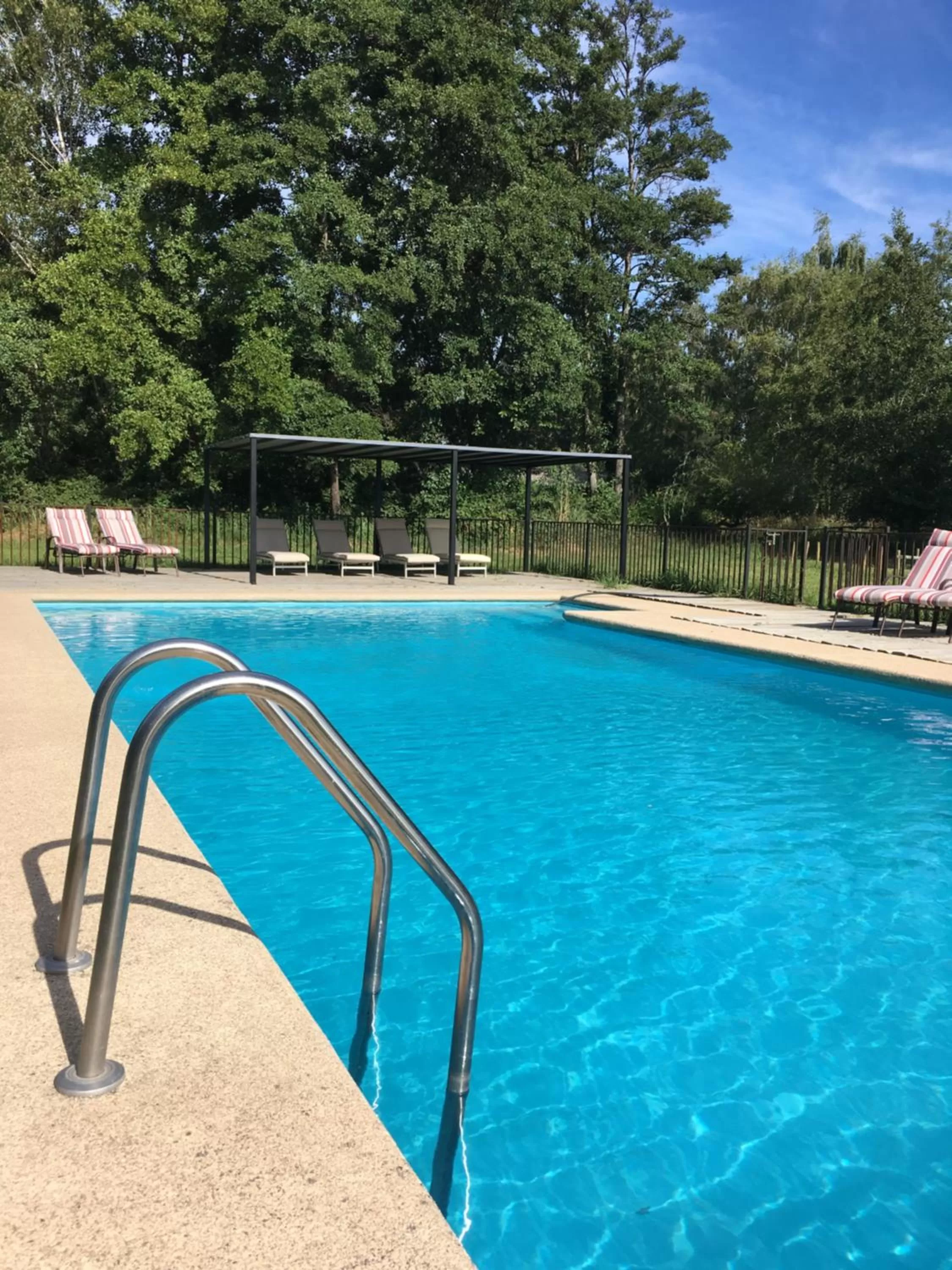 Swimming Pool in Hotel Salto Del Laja