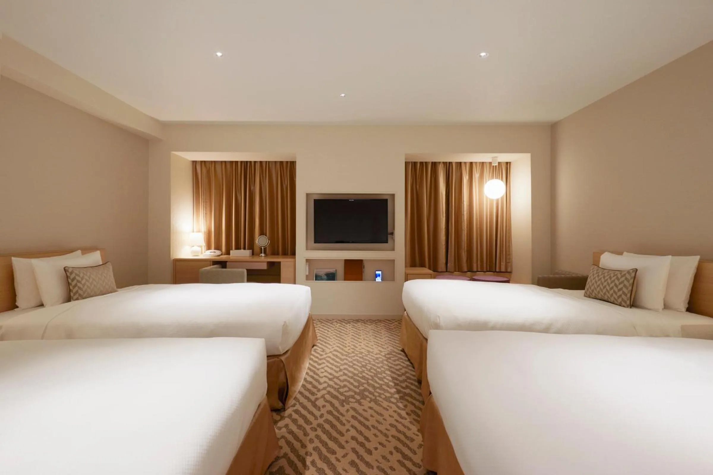 Photo of the whole room, Bed in Keio Plaza Hotel Sapporo