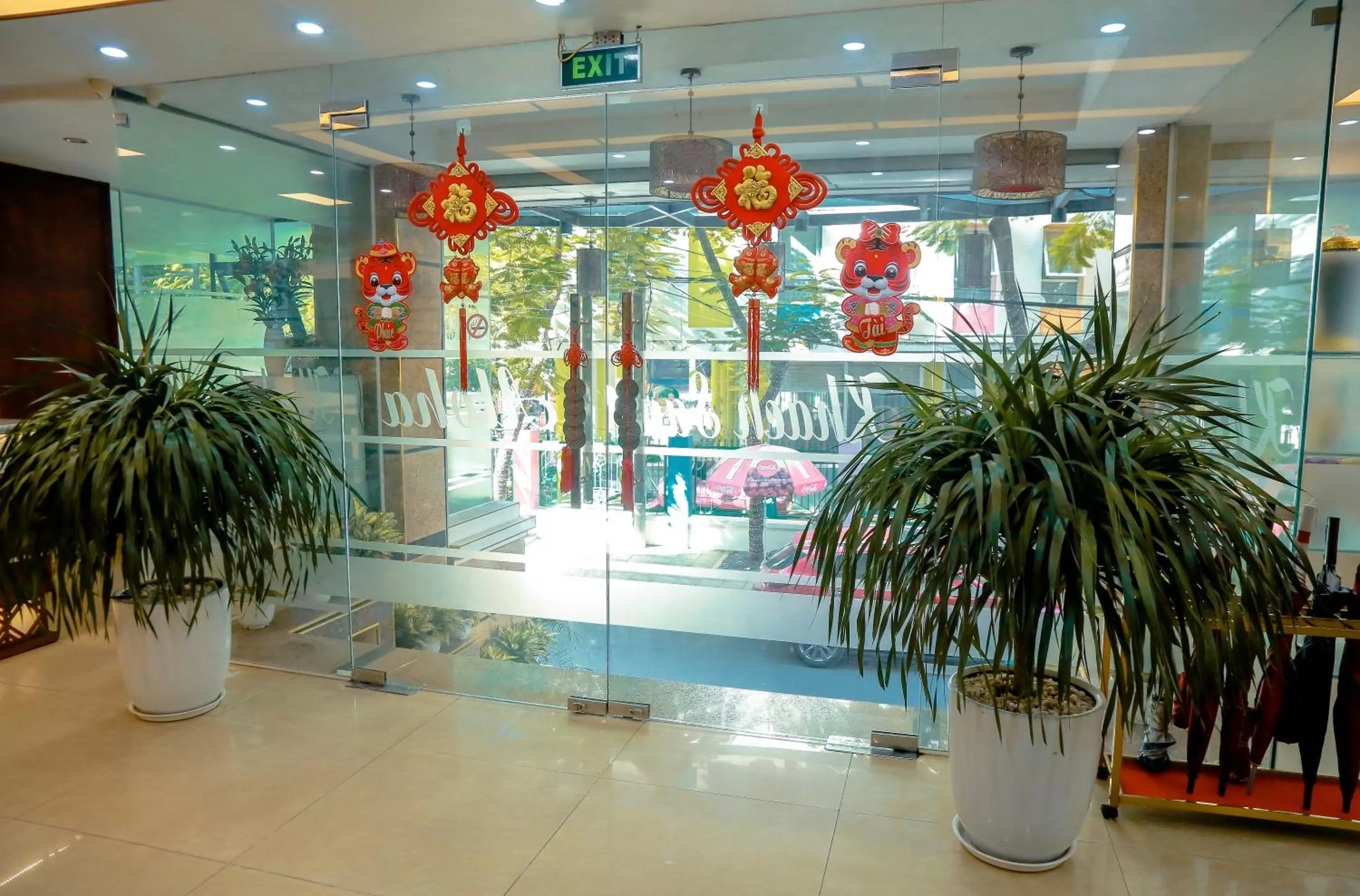 Lobby or reception, Swimming Pool in Aloha Hotel