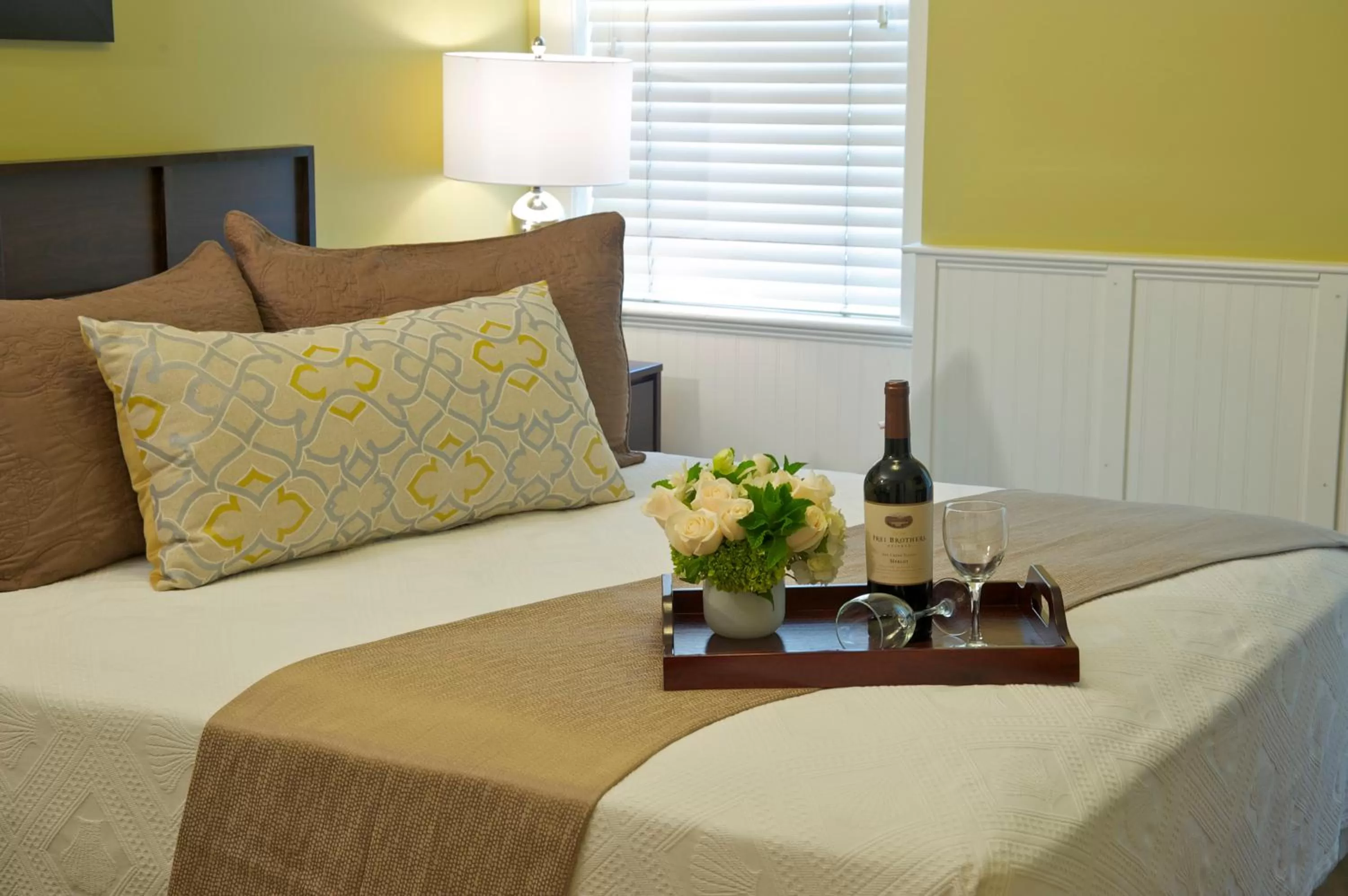 Bed in Concord's Colonial Inn