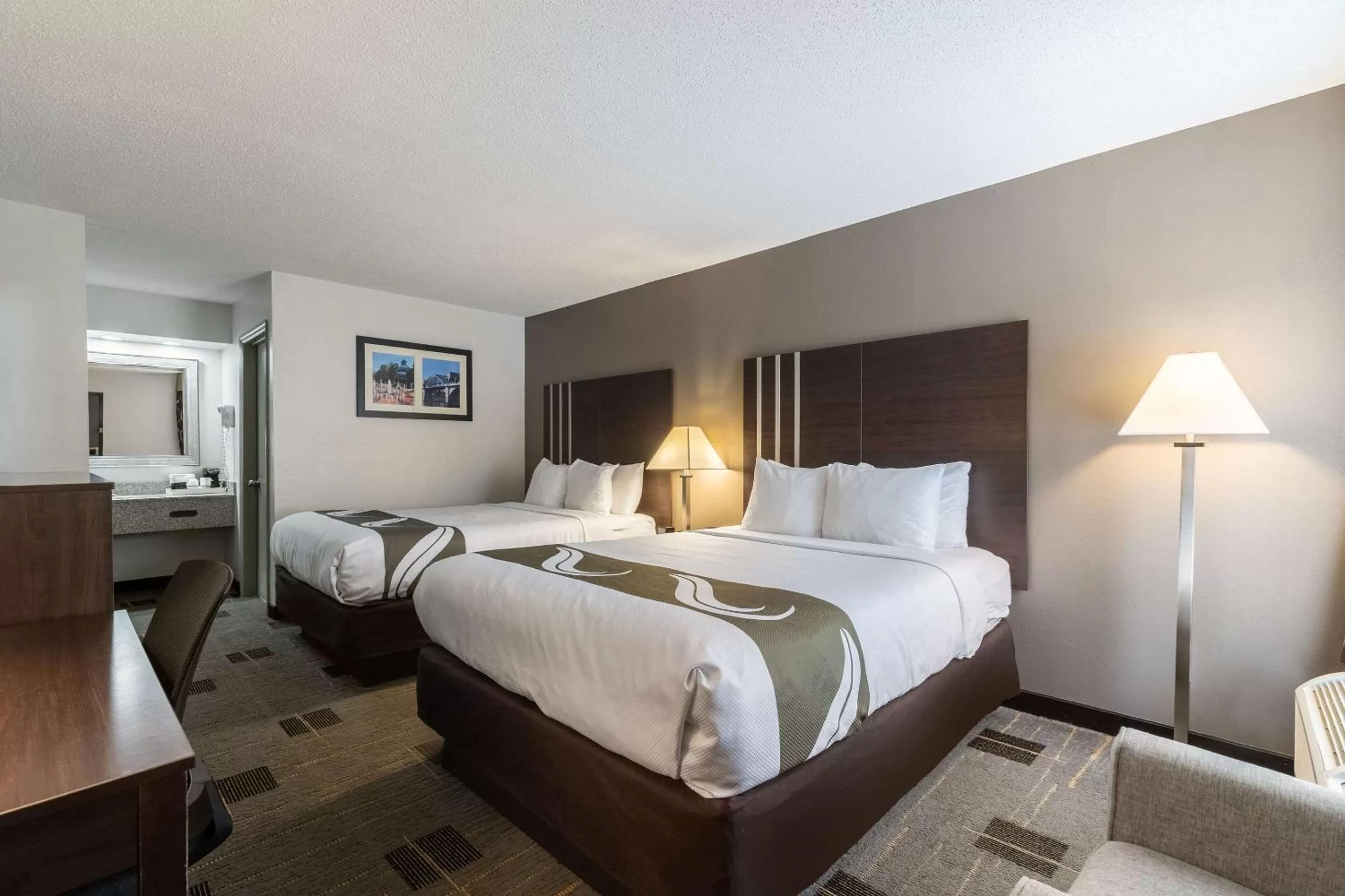 Bedroom, Bed in Quality Inn Cleveland North