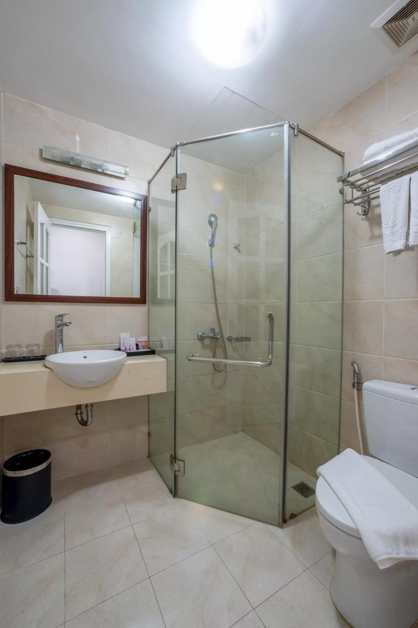 Bathroom in Hanoi Suji Hotel