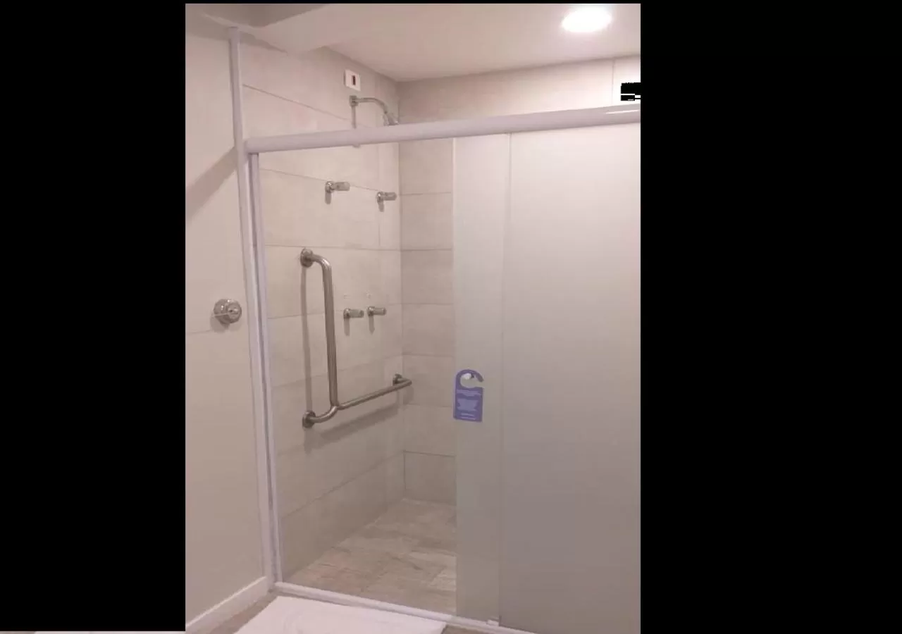 Bathroom in Jandira Premiêr Hotel