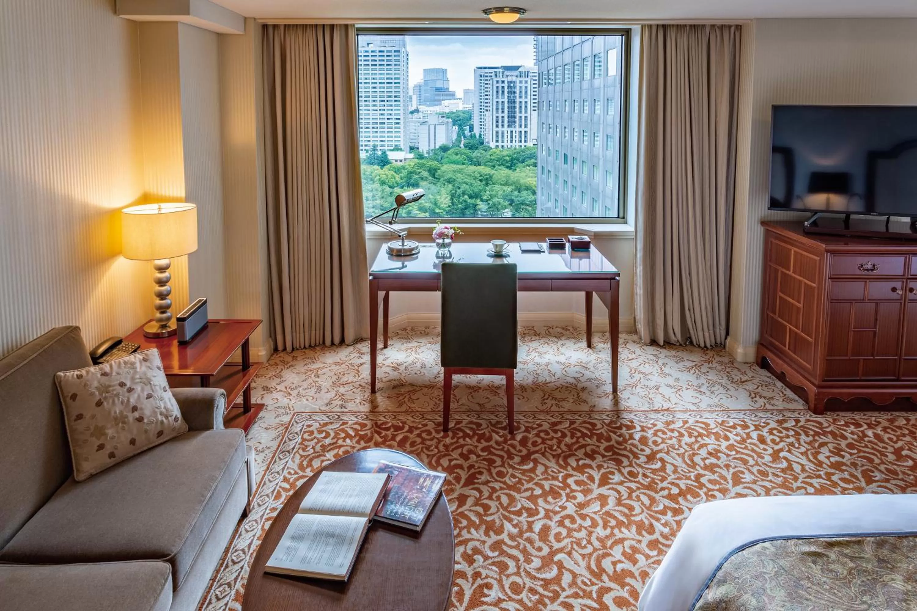 Photo of the whole room, Bed in Imperial Hotel Tokyo