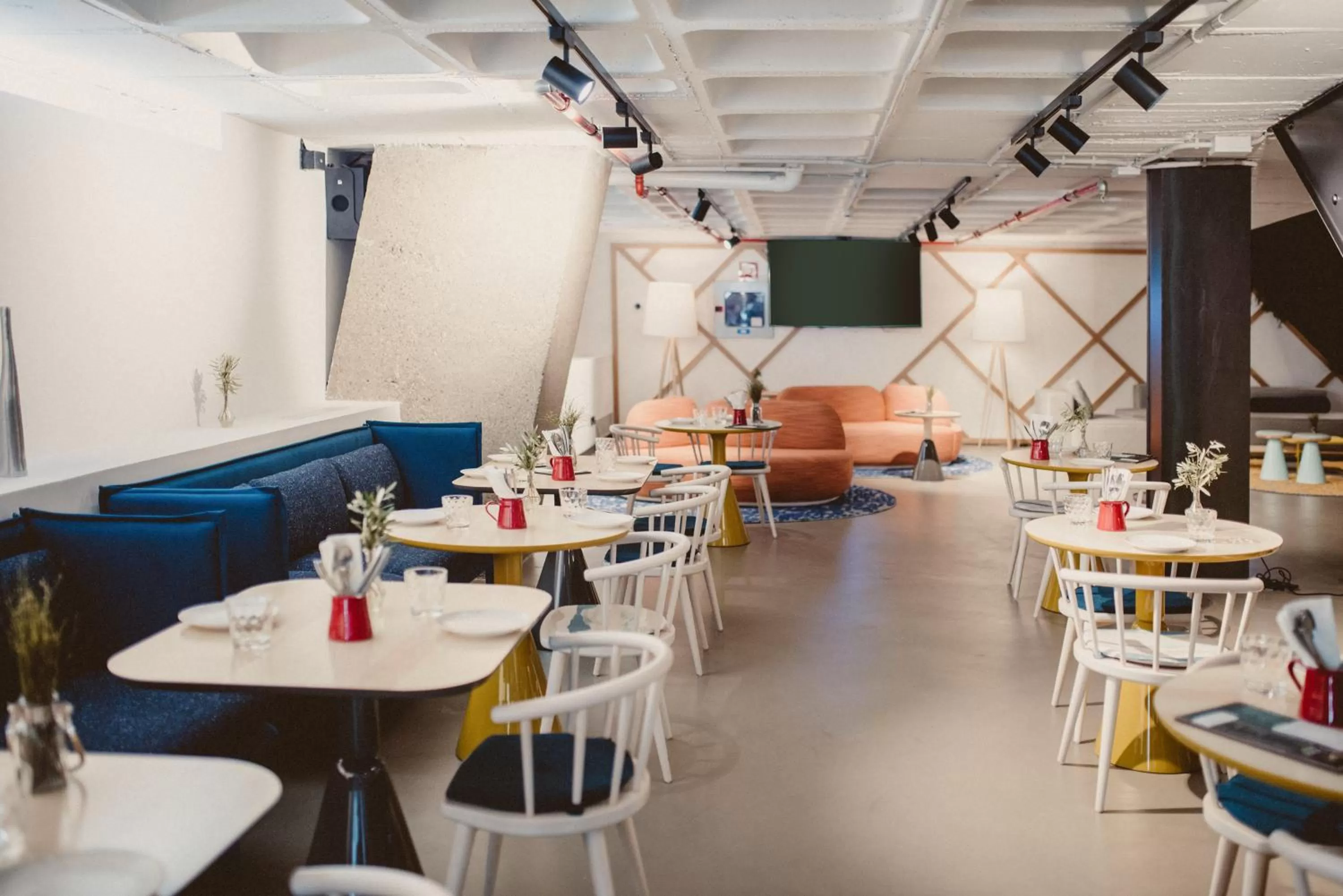 Lounge or bar in Novotel Sevilla