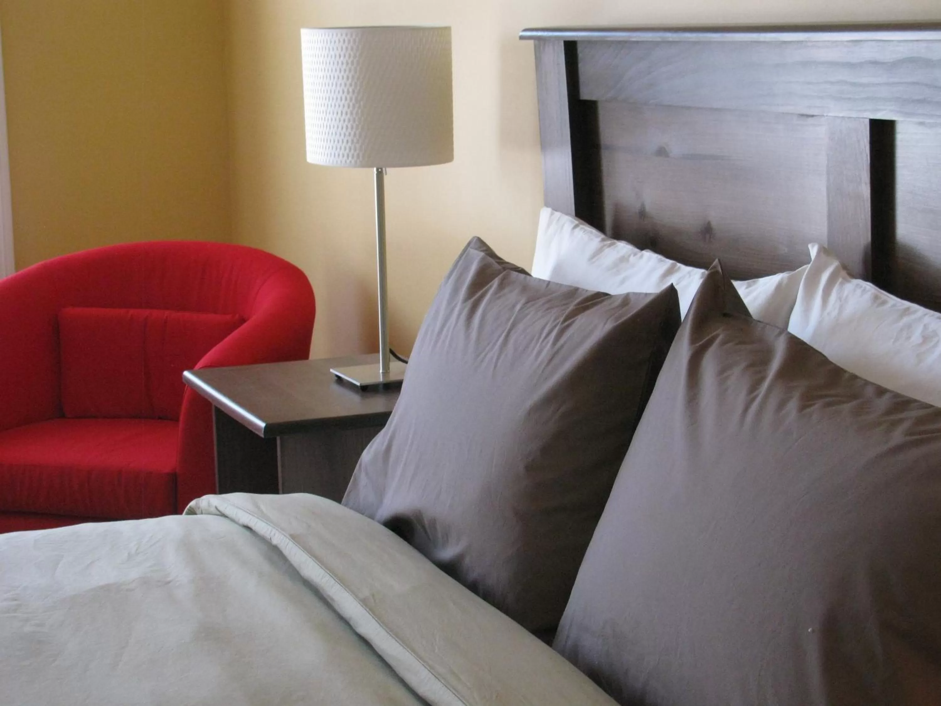 Decorative detail, Bed in Gî'Temps couette et café B&B