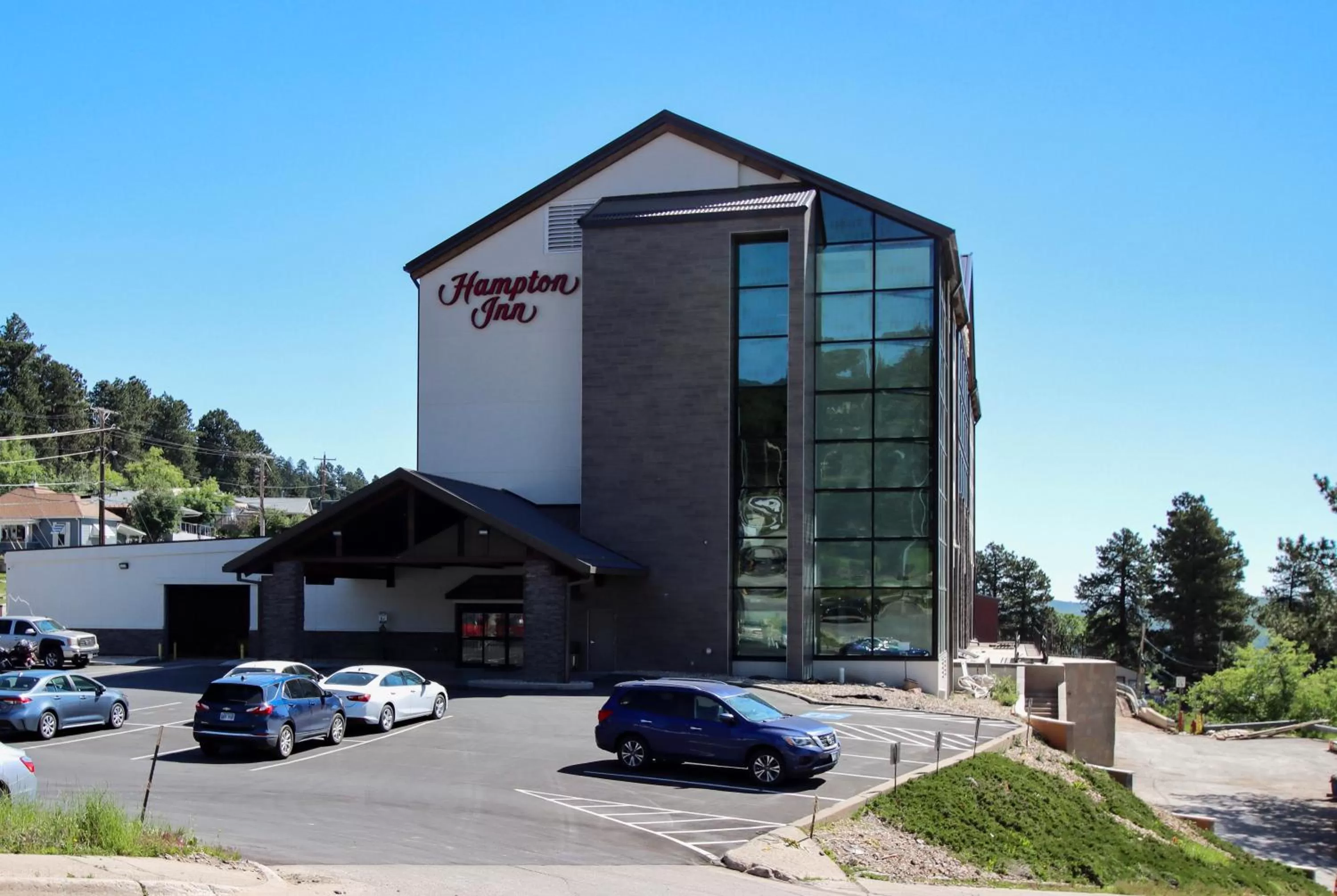 Property building in Hampton Inn Lead