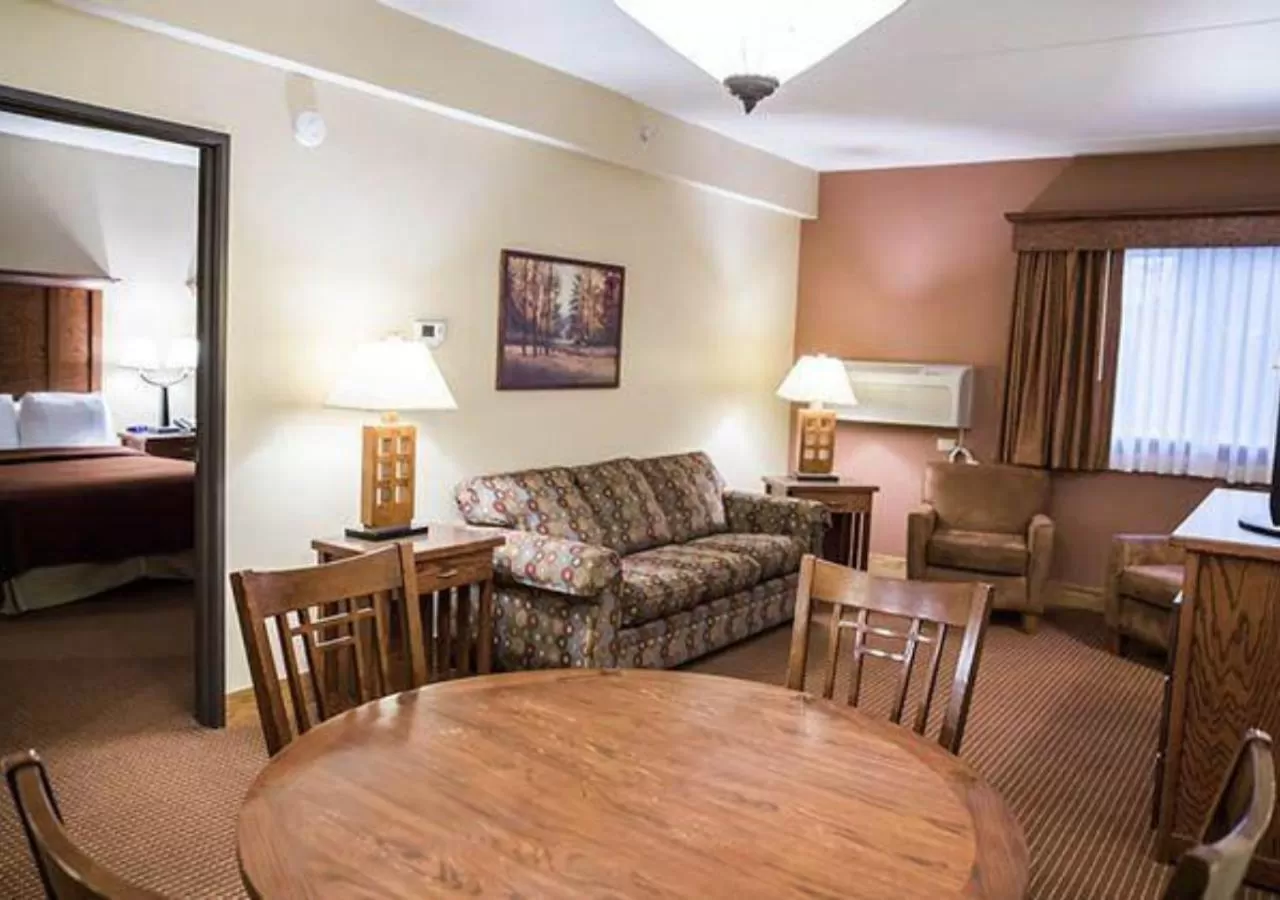 Photo of the whole room, Seating Area in Timberlake Lodge