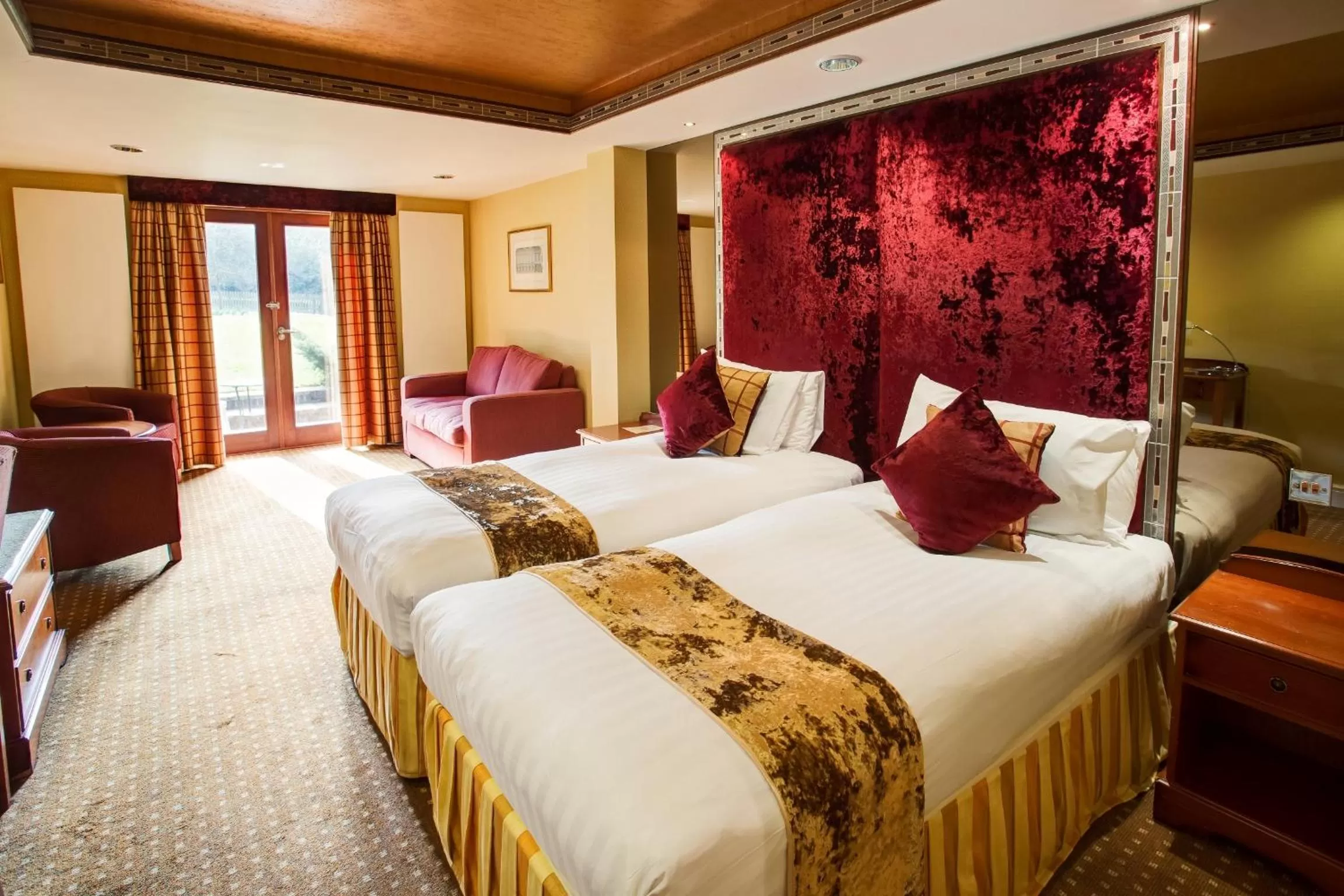 Bed in Best Western PLUS Grim's Dyke Hotel