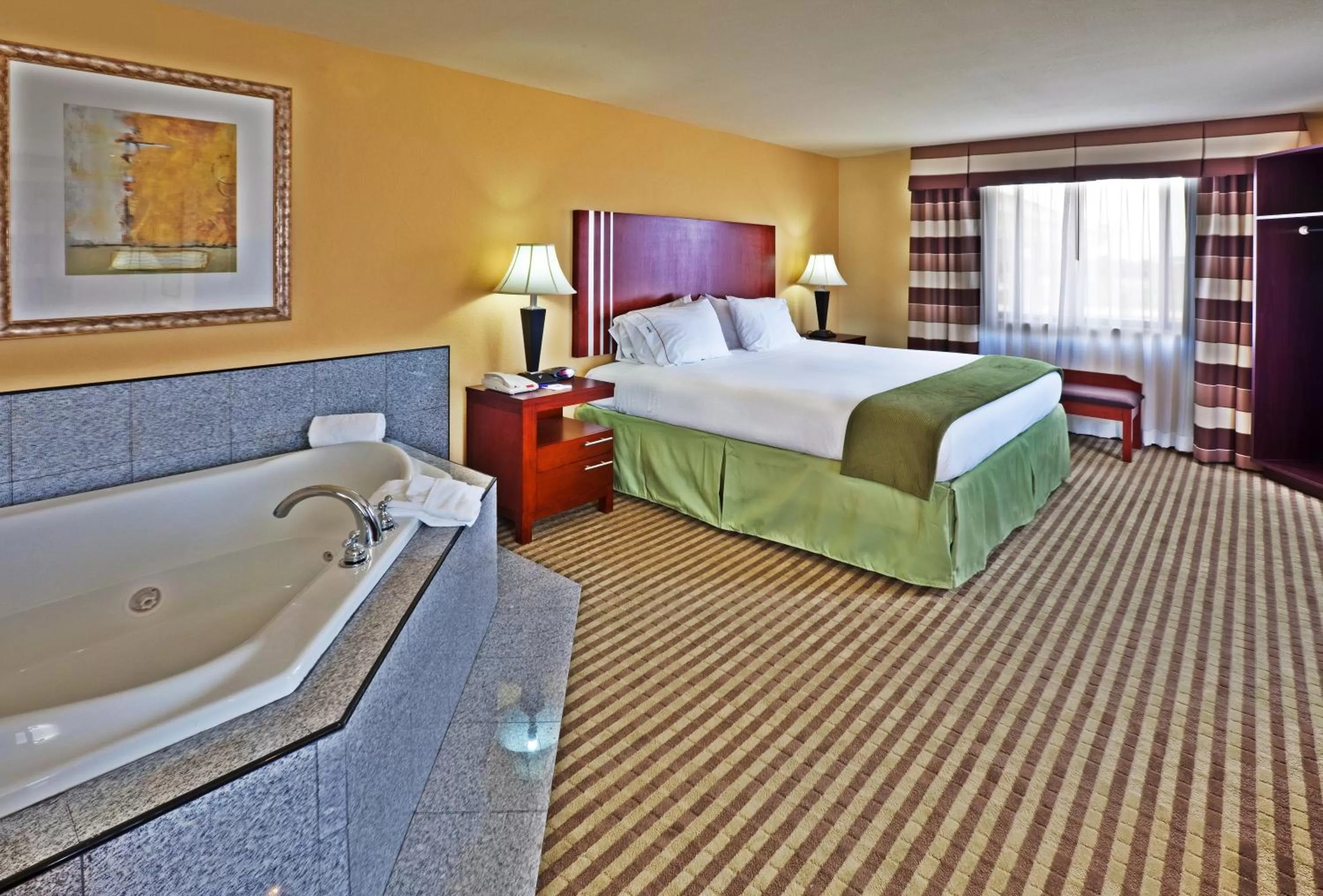 Photo of the whole room, Bed in Holiday Inn Express Ponca City by IHG