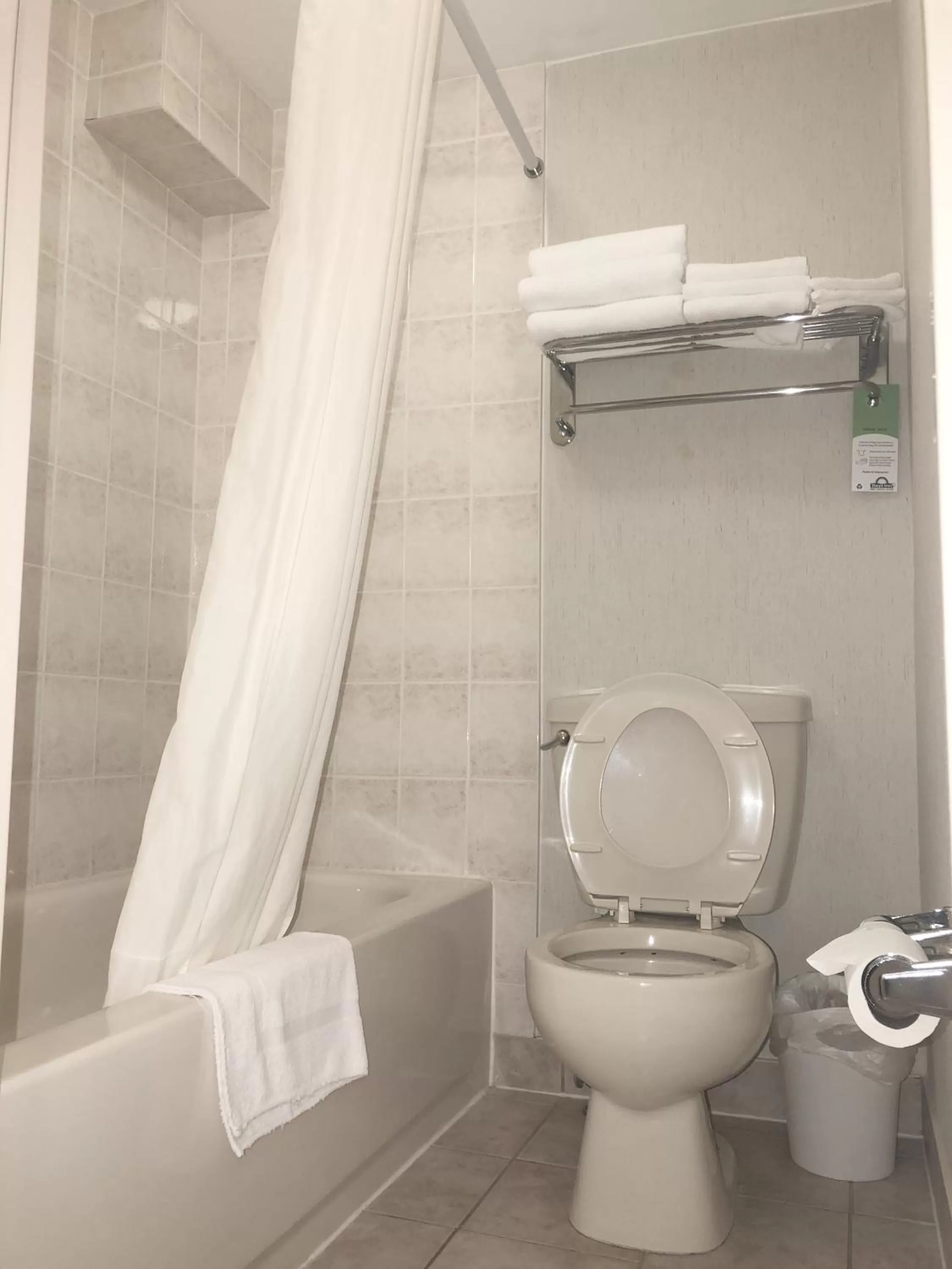 Days Inn by Wyndham Niagara Falls Centre St By the Falls