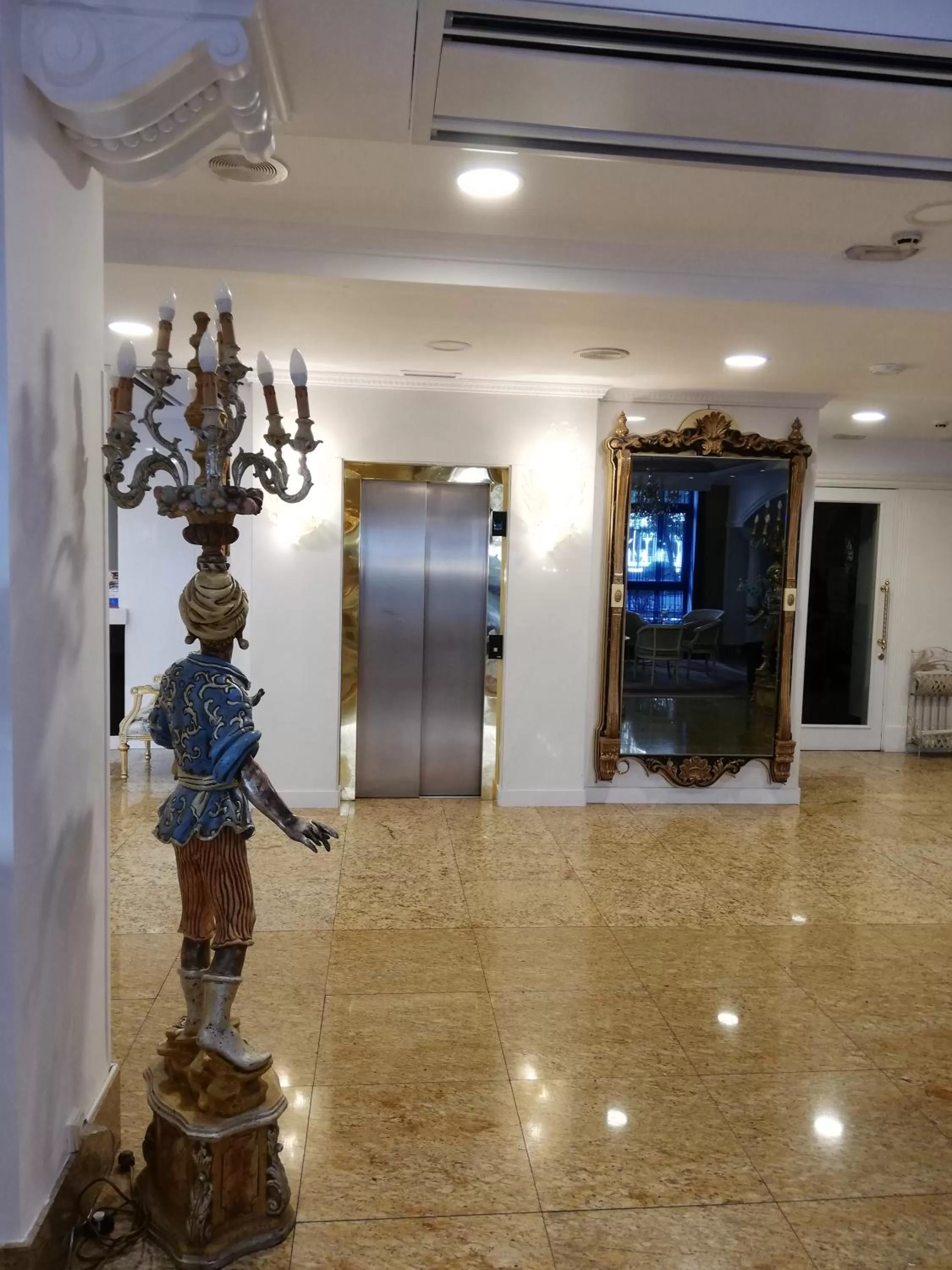 Lobby or reception in Artheus Carmelitas Salamanca