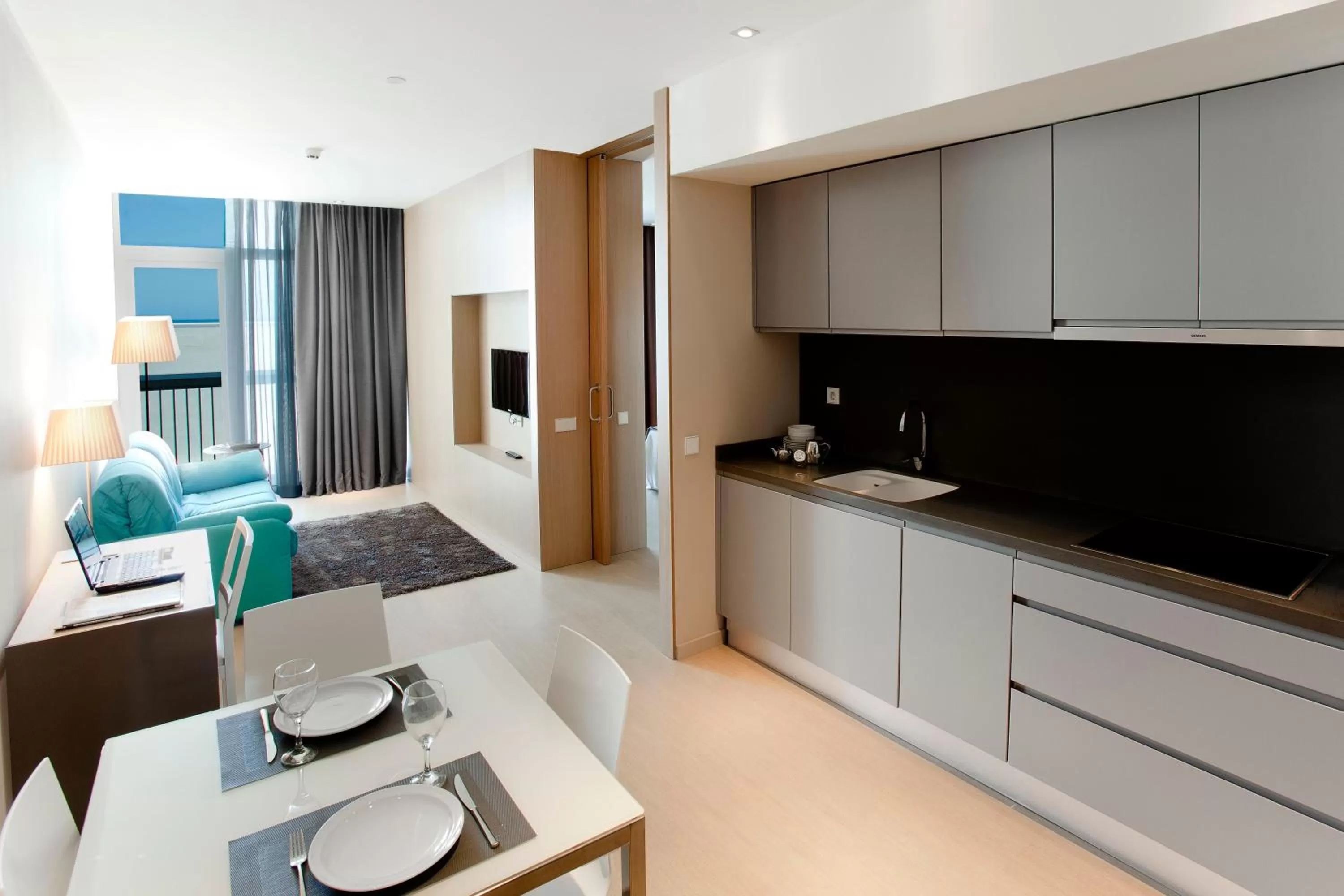 Kitchen or kitchenette in Atenea Port Barcelona Mataró