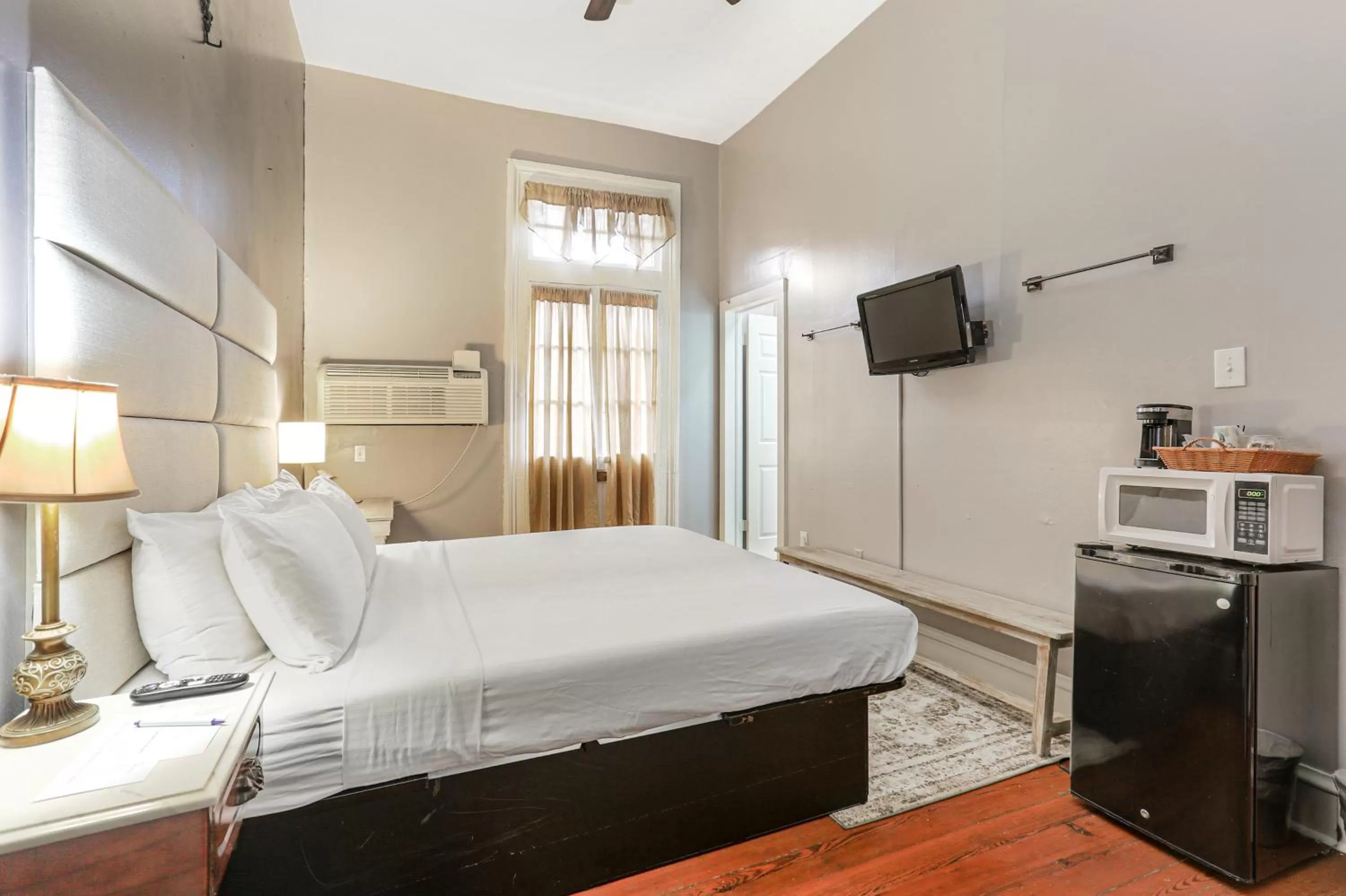 Balcony/Terrace, Bed in Rathbone Mansions New Orleans