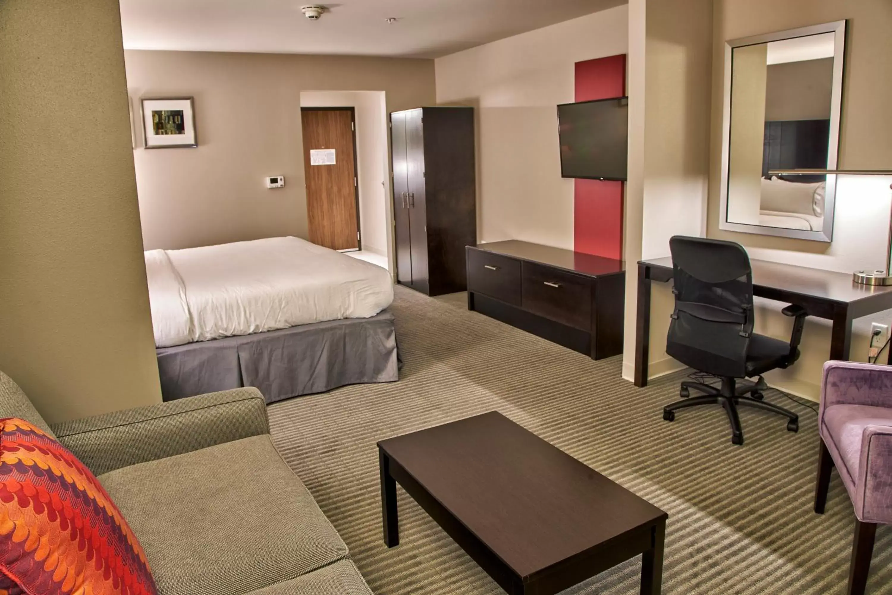 Leisure King Room - Non-Smoking in Holiday Inn Express & Suites Tulsa NE, Claremore by IHG Leisure King Room - Non-Smoking in Holiday Inn Express & Suites Tulsa NE, Claremore by IHG