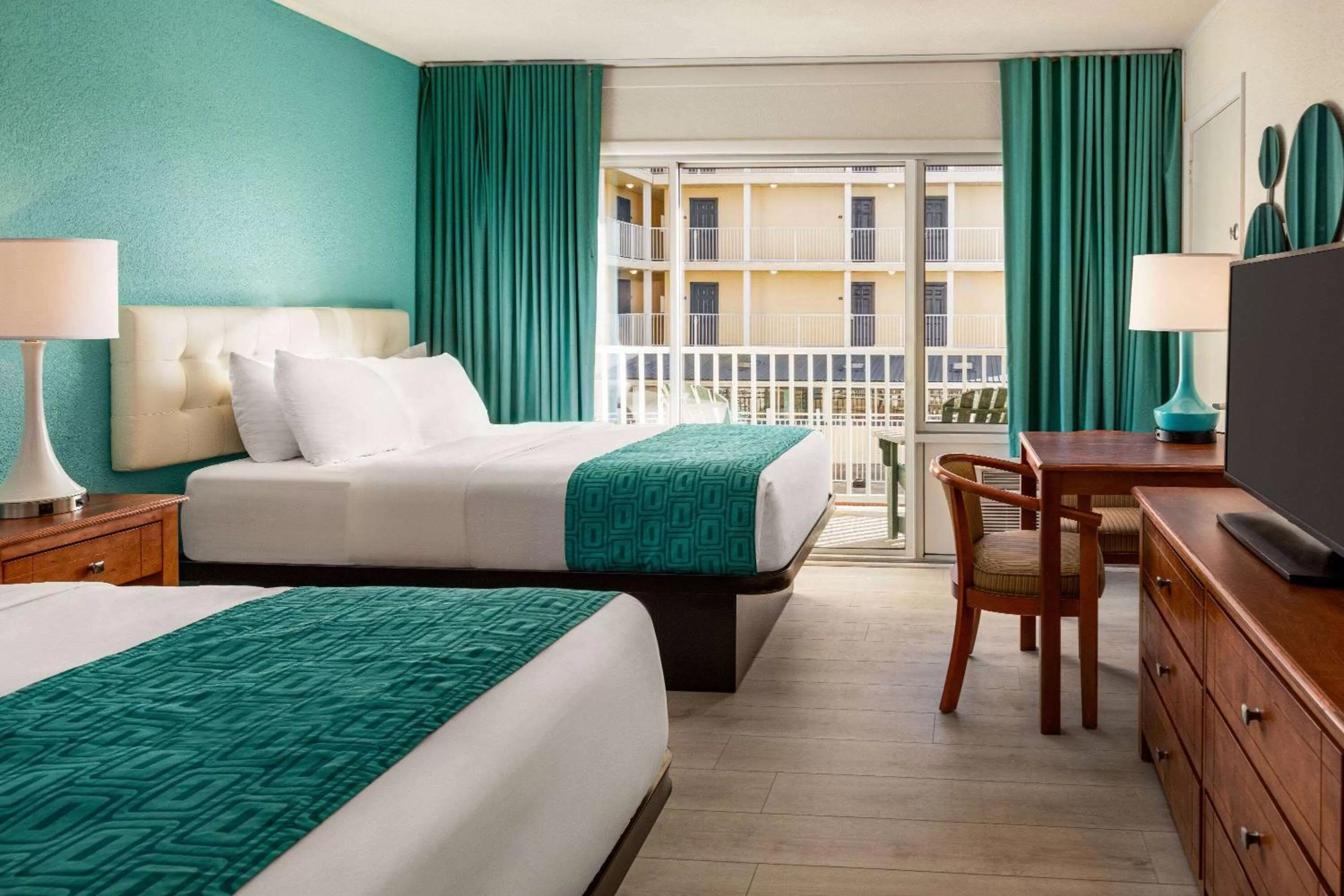 Photo of the whole room, Bed in Howard Johnson by Wyndham Ocean City Oceanfront