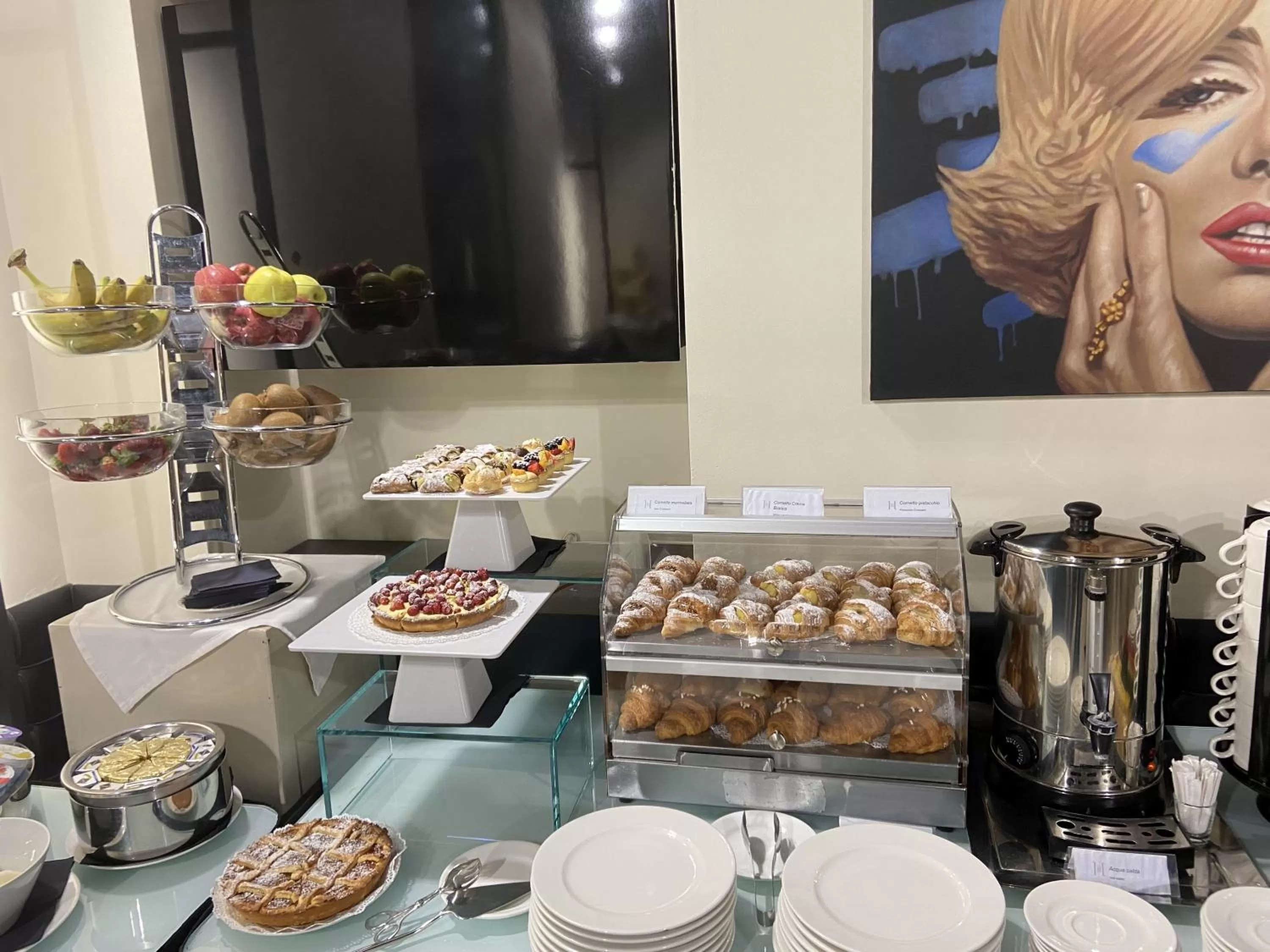 Breakfast in Hotel Romano House