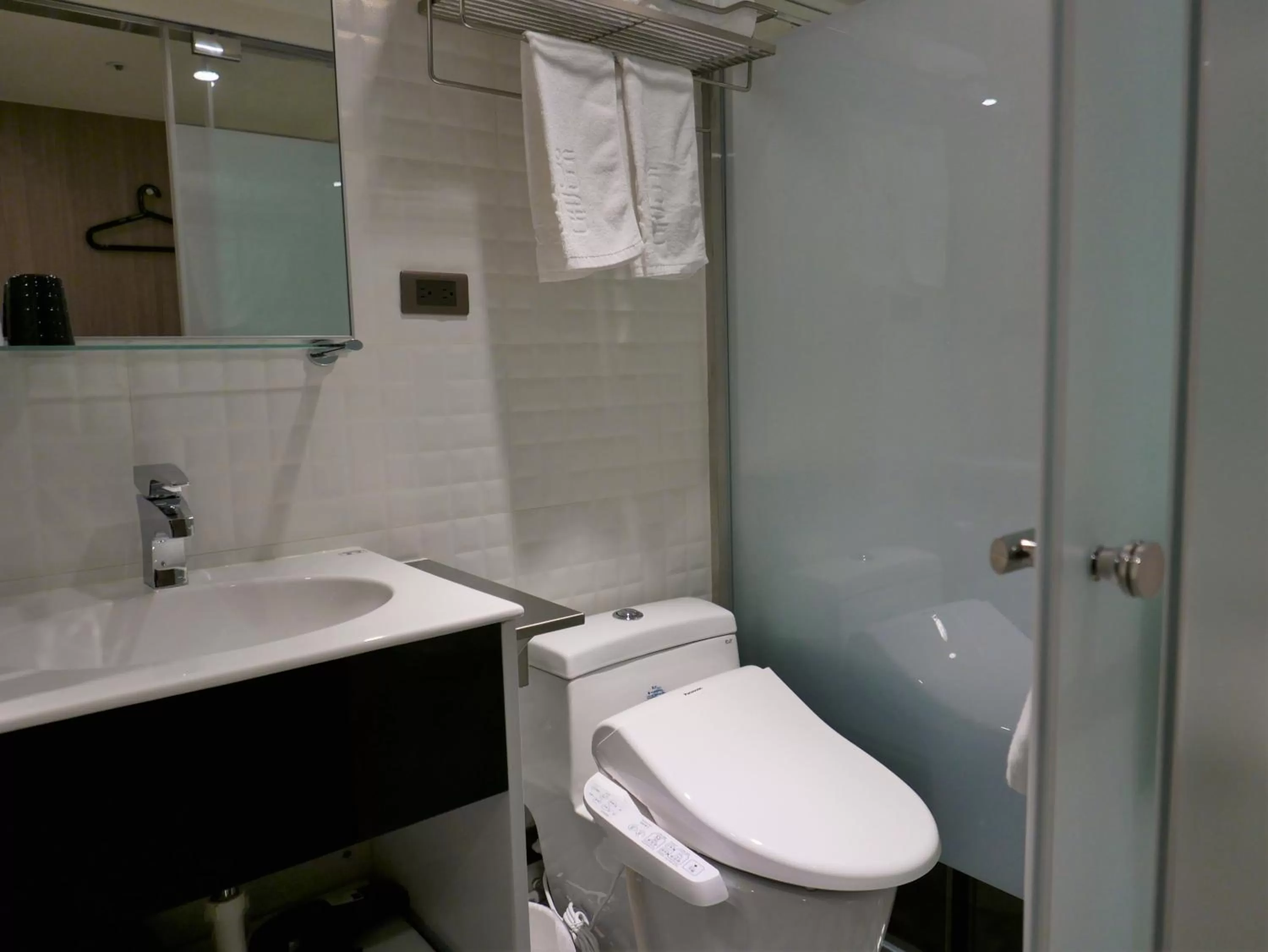 Shower in 泊居旅店二館 Oursinn Hotel 2