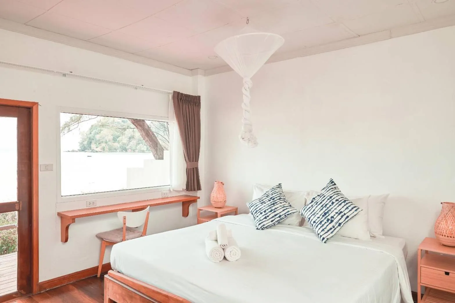 Bedroom, Bed in Twin Bay Resort Koh Lanta