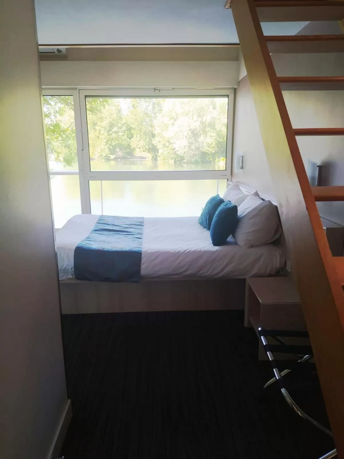 Bed in Hôtel L'ile Du Saussay