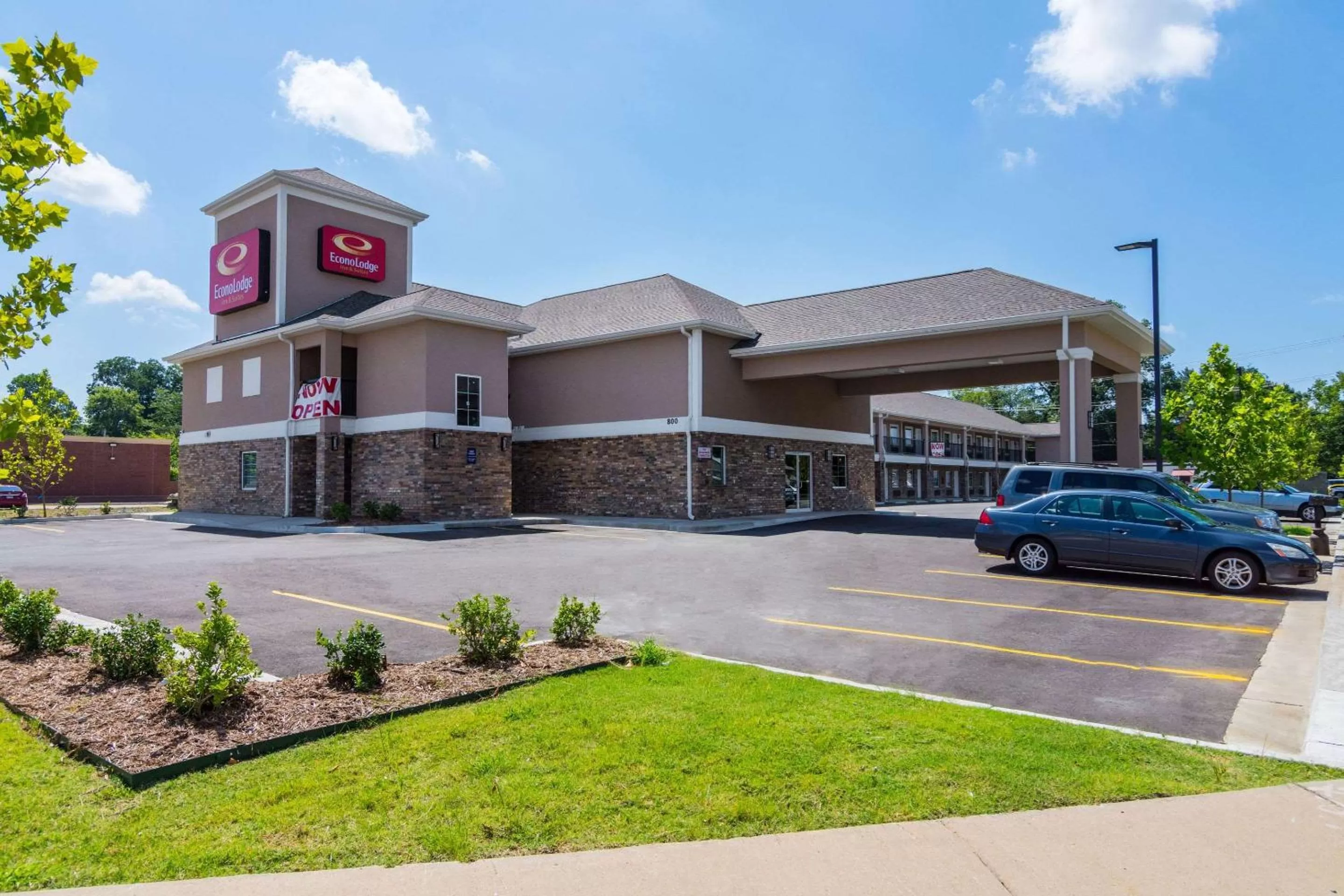 Property building in Econo Lodge Inn & Suites North Little Rock near Riverfront