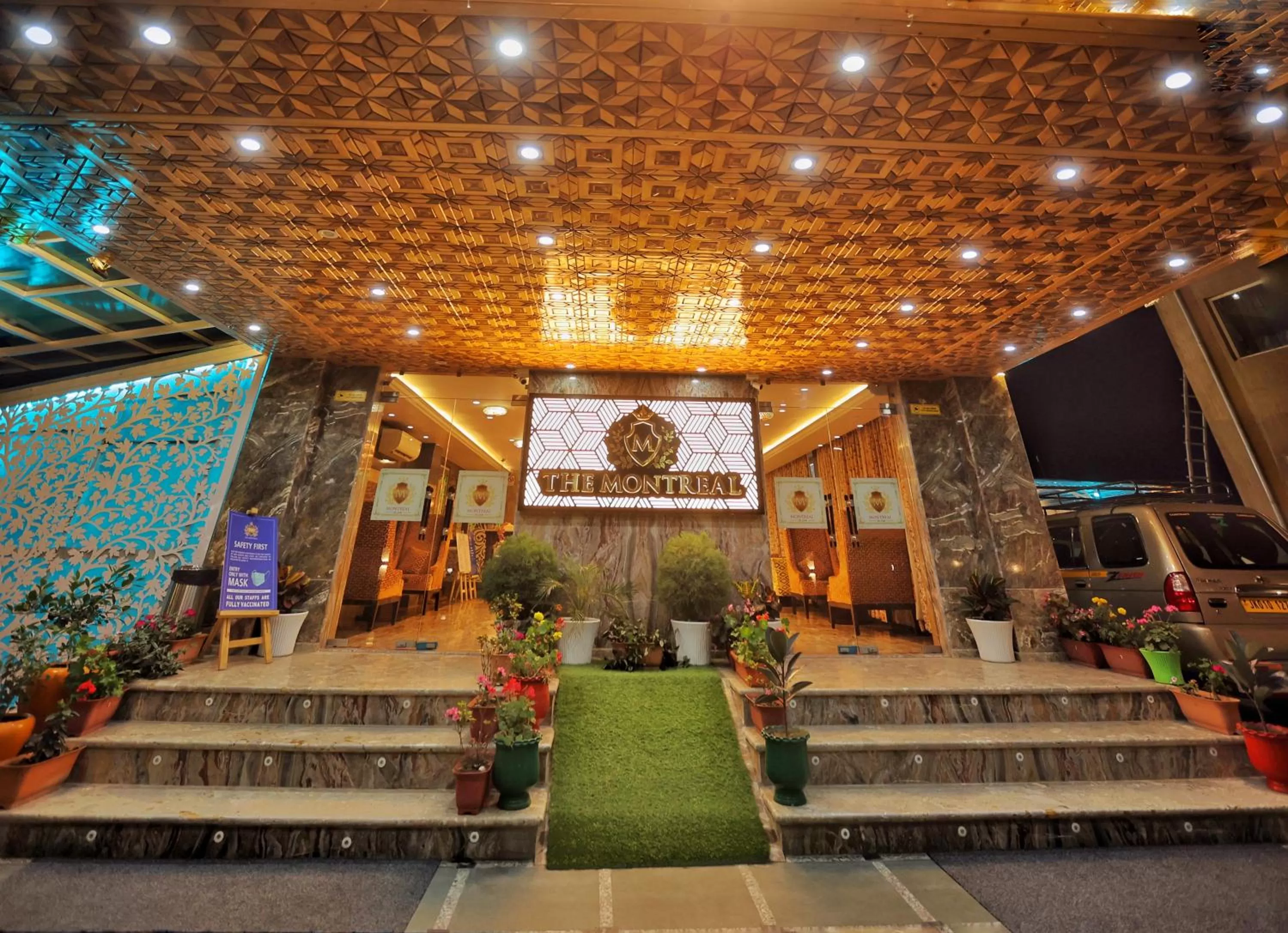 Mountain view in Hotel The Montreal