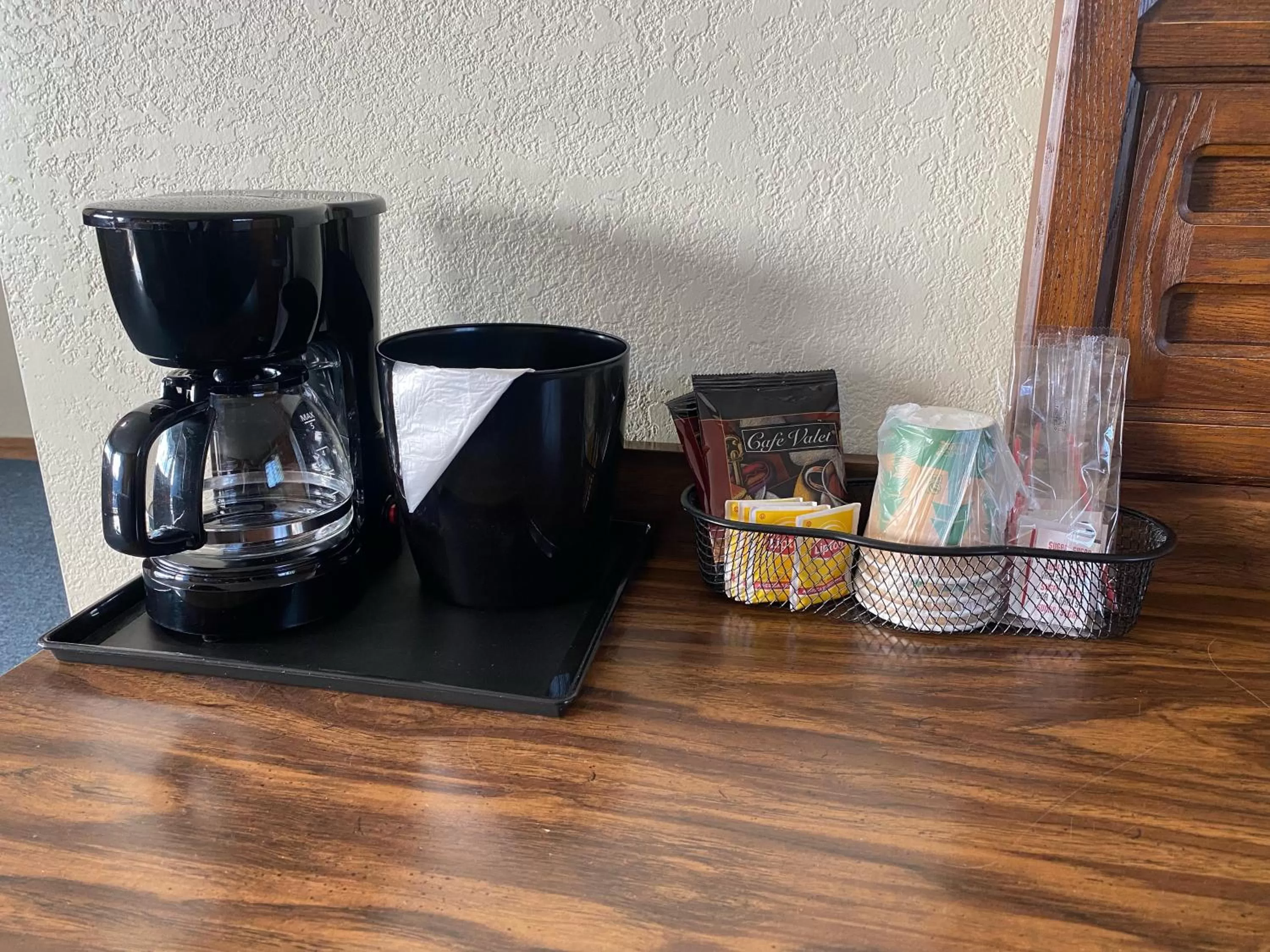 Coffee/tea facilities in Waterway Inn