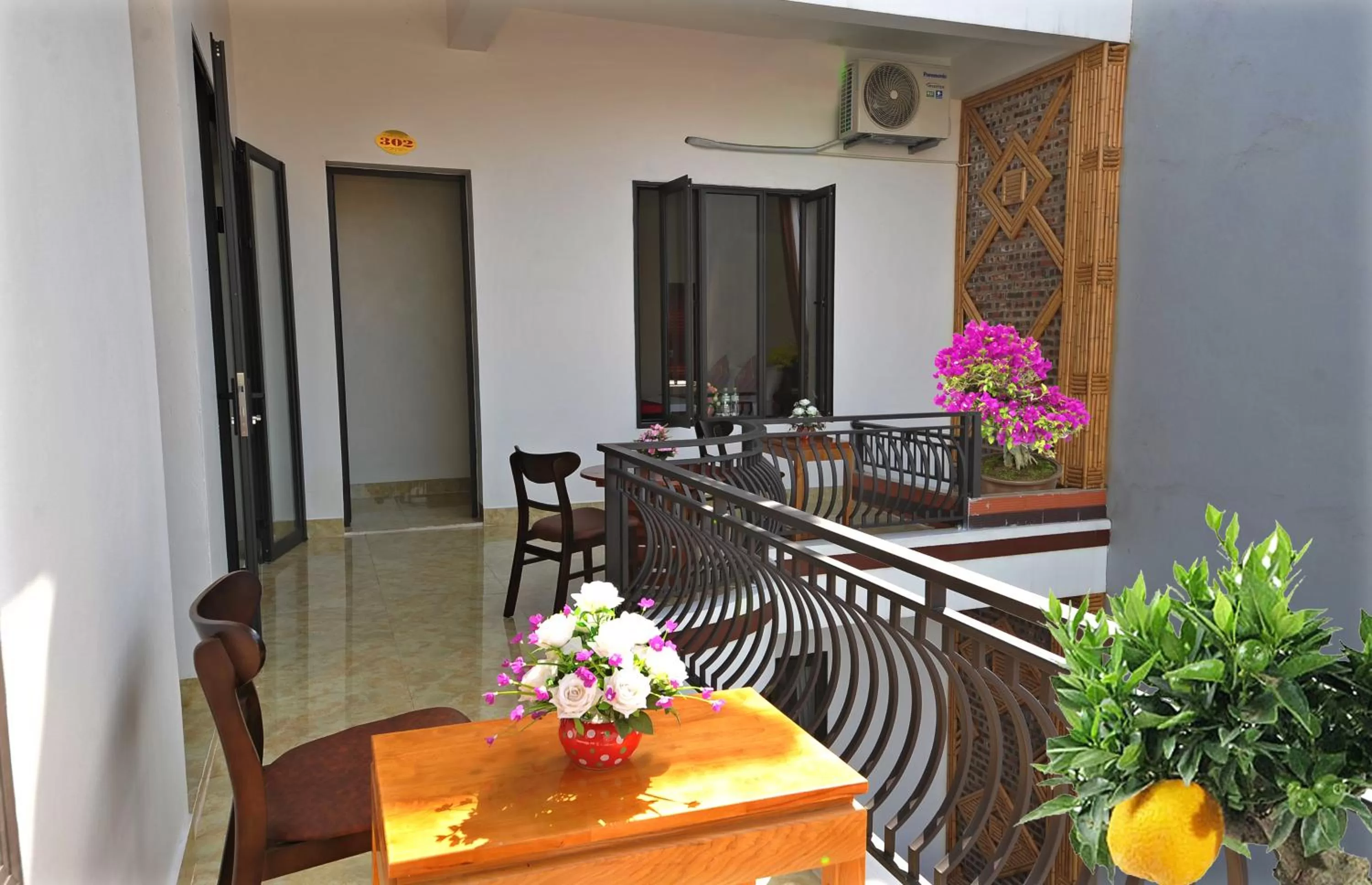 Deluxe Double Room with Balcony in TAMCOC VUTHANH FRIENDLY Hotel