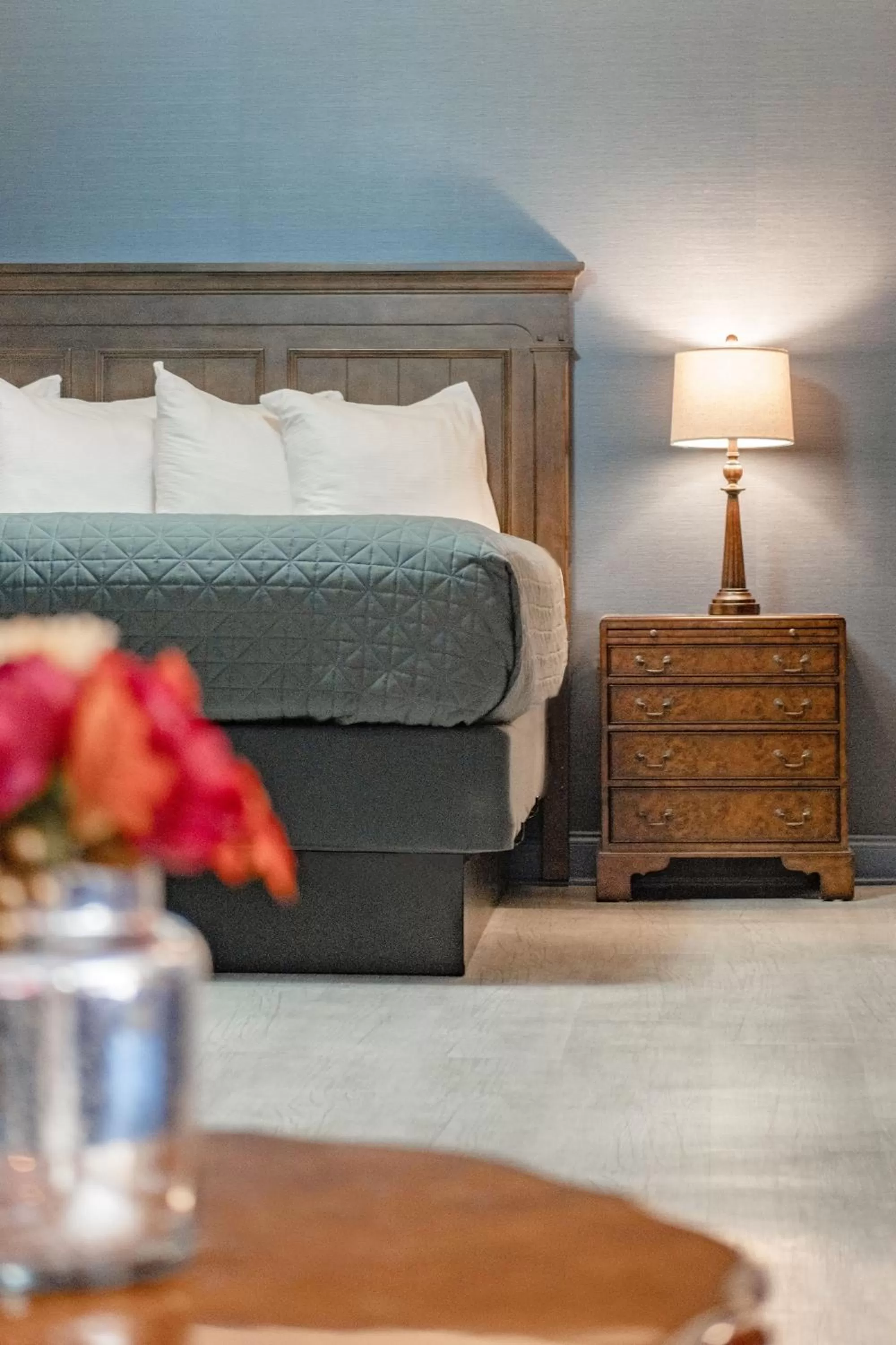 Bedroom, Bed in Red Coach Inn