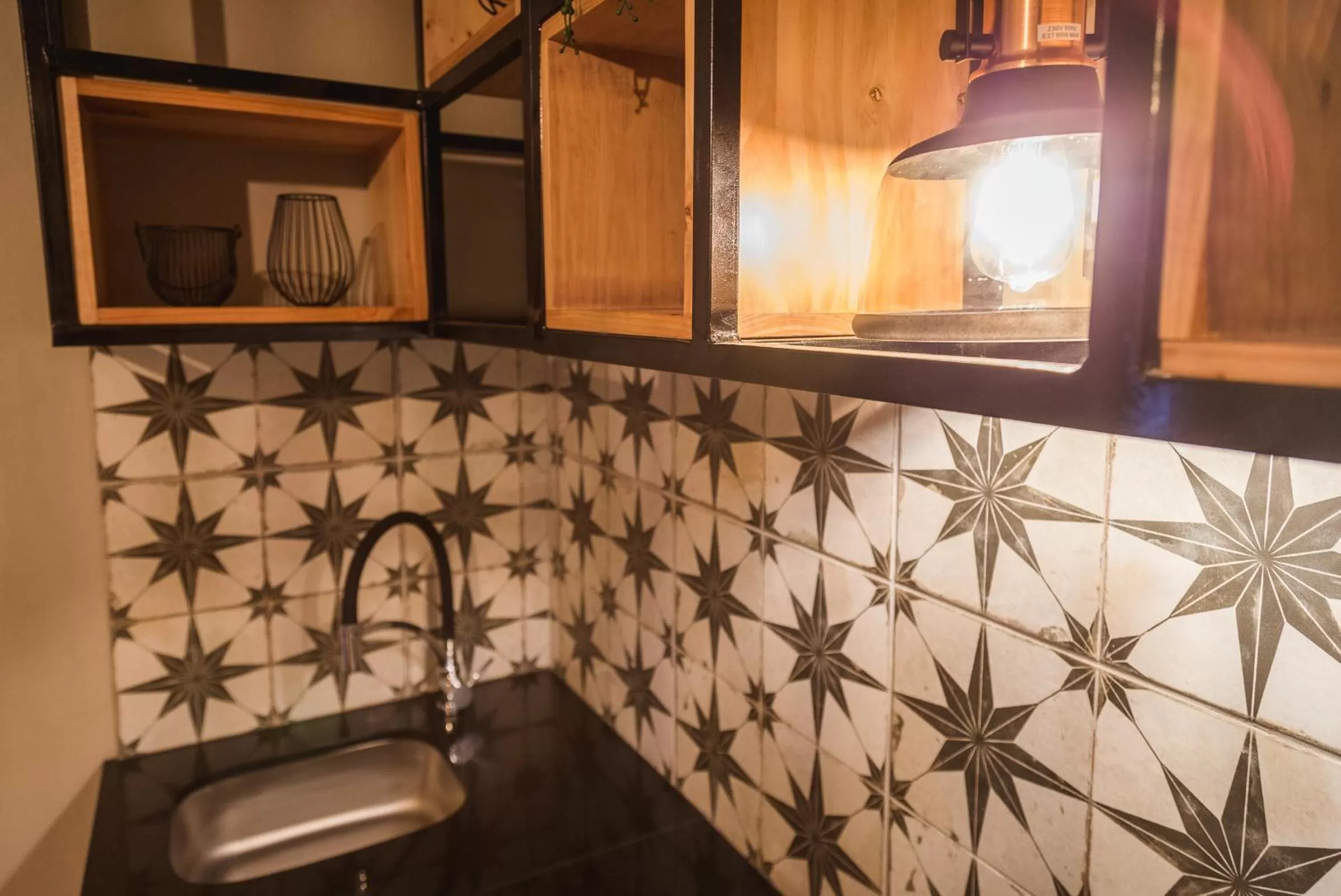 Communal kitchen in Loerie Guest Lodge