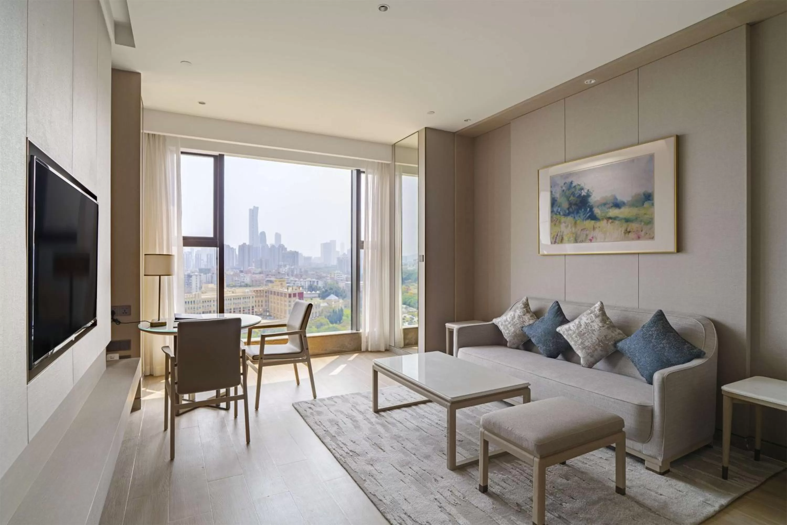 Bedroom in DoubleTree By Hilton Shenzhen Nanshan Hotel & Residences