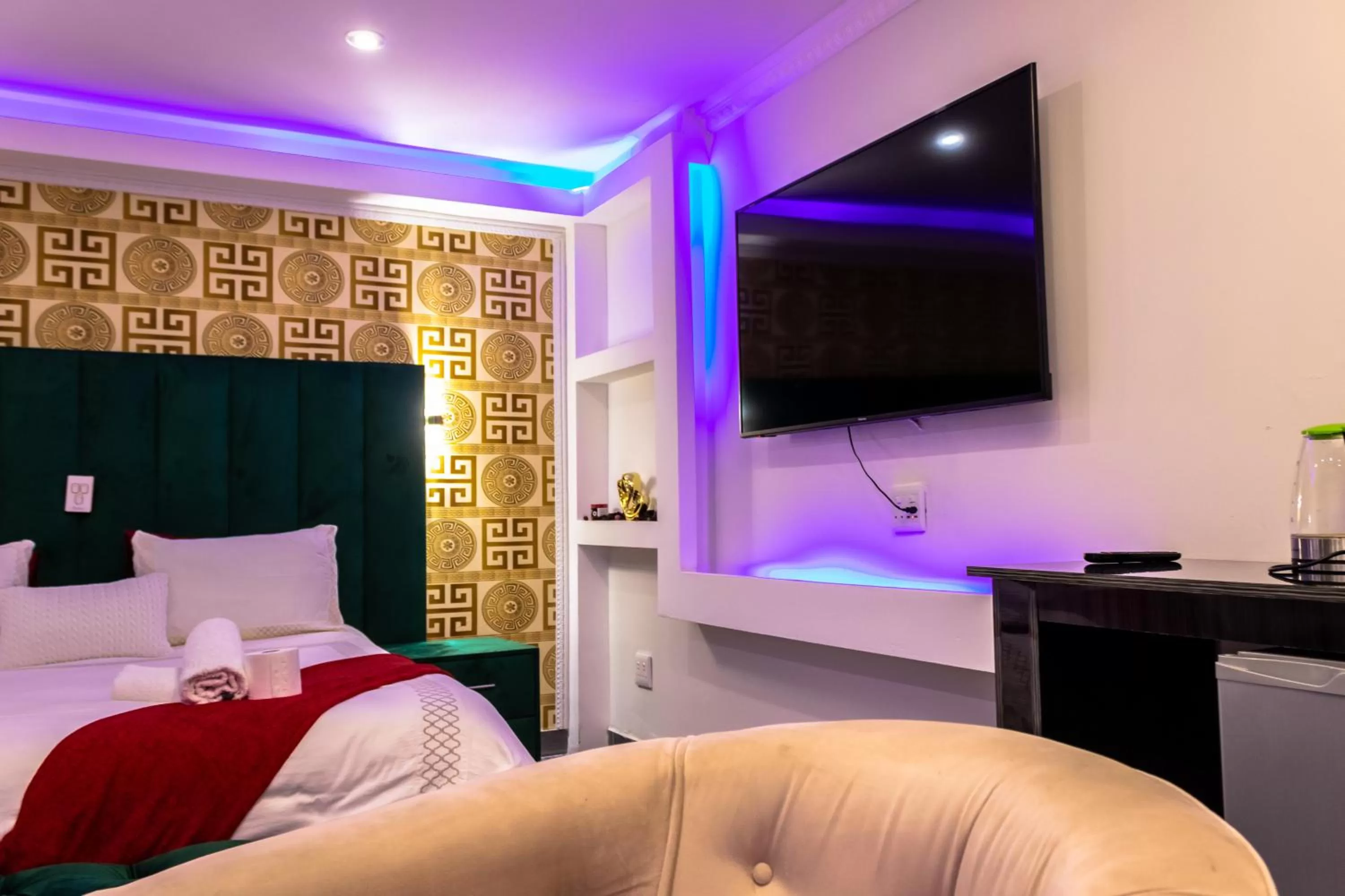 Bed in Gold Crown International Hotel Johannesburg