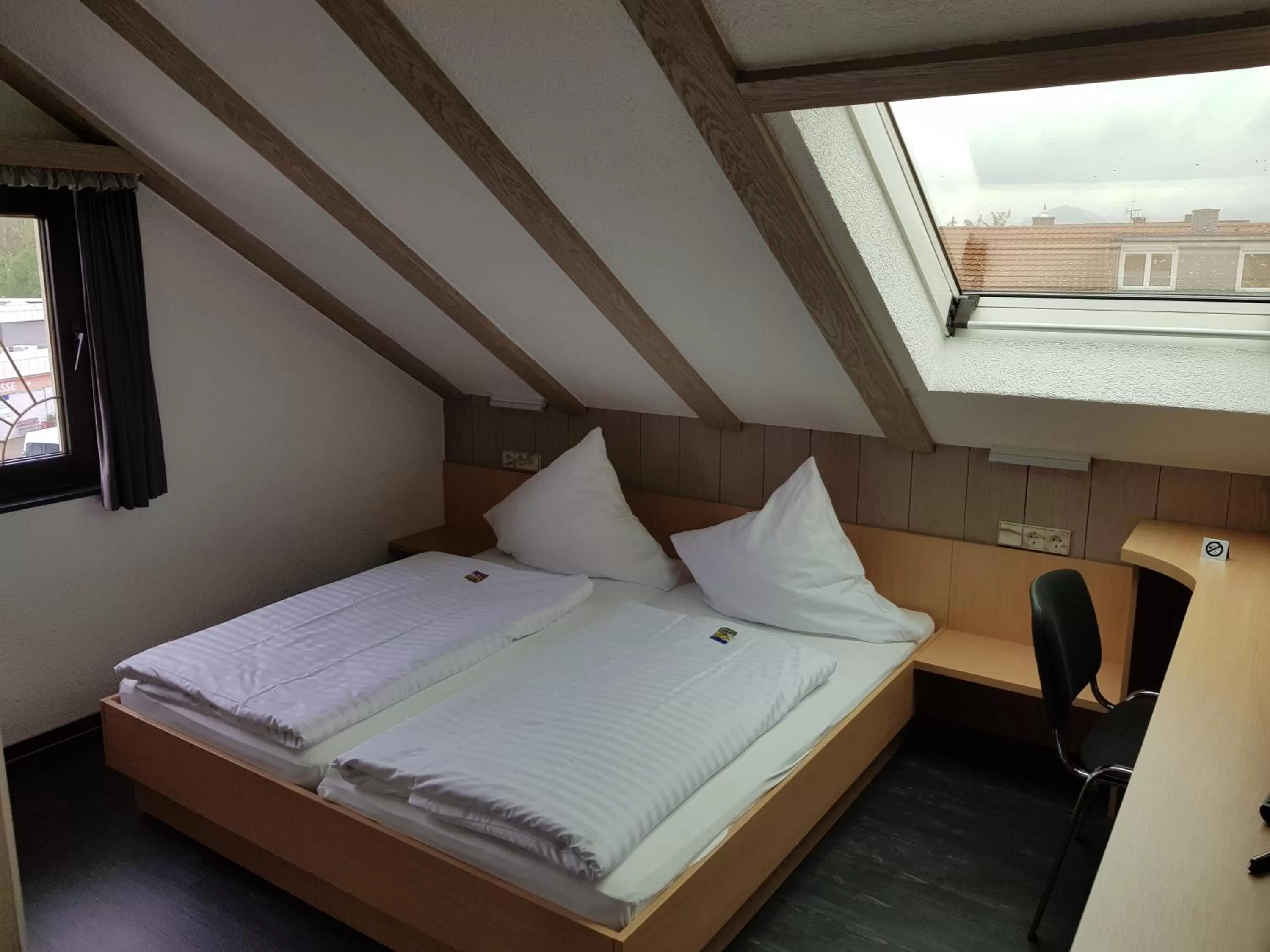 Photo of the whole room, Bed in H41 Inn Hotel Garni Freiburg