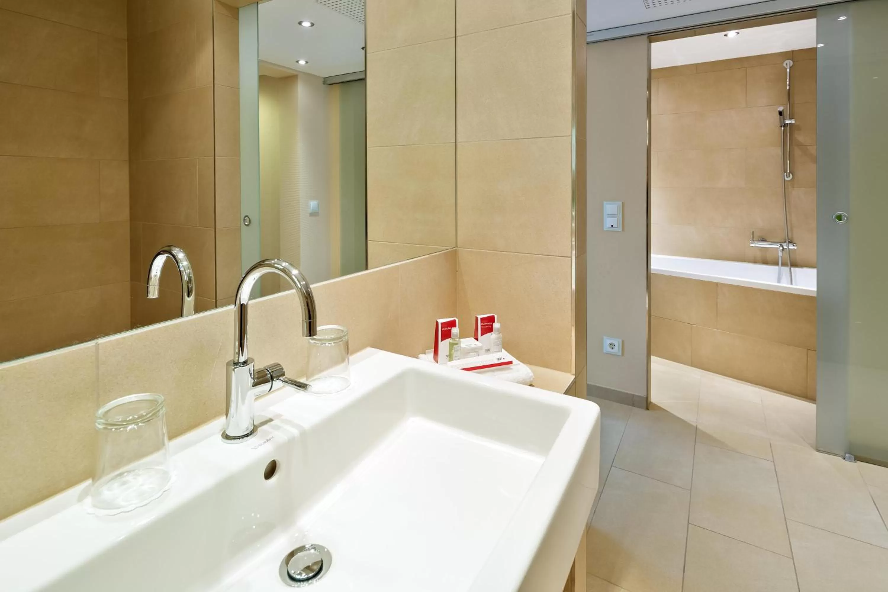 Bathroom in Austria Trend Hotel Ananas Wien