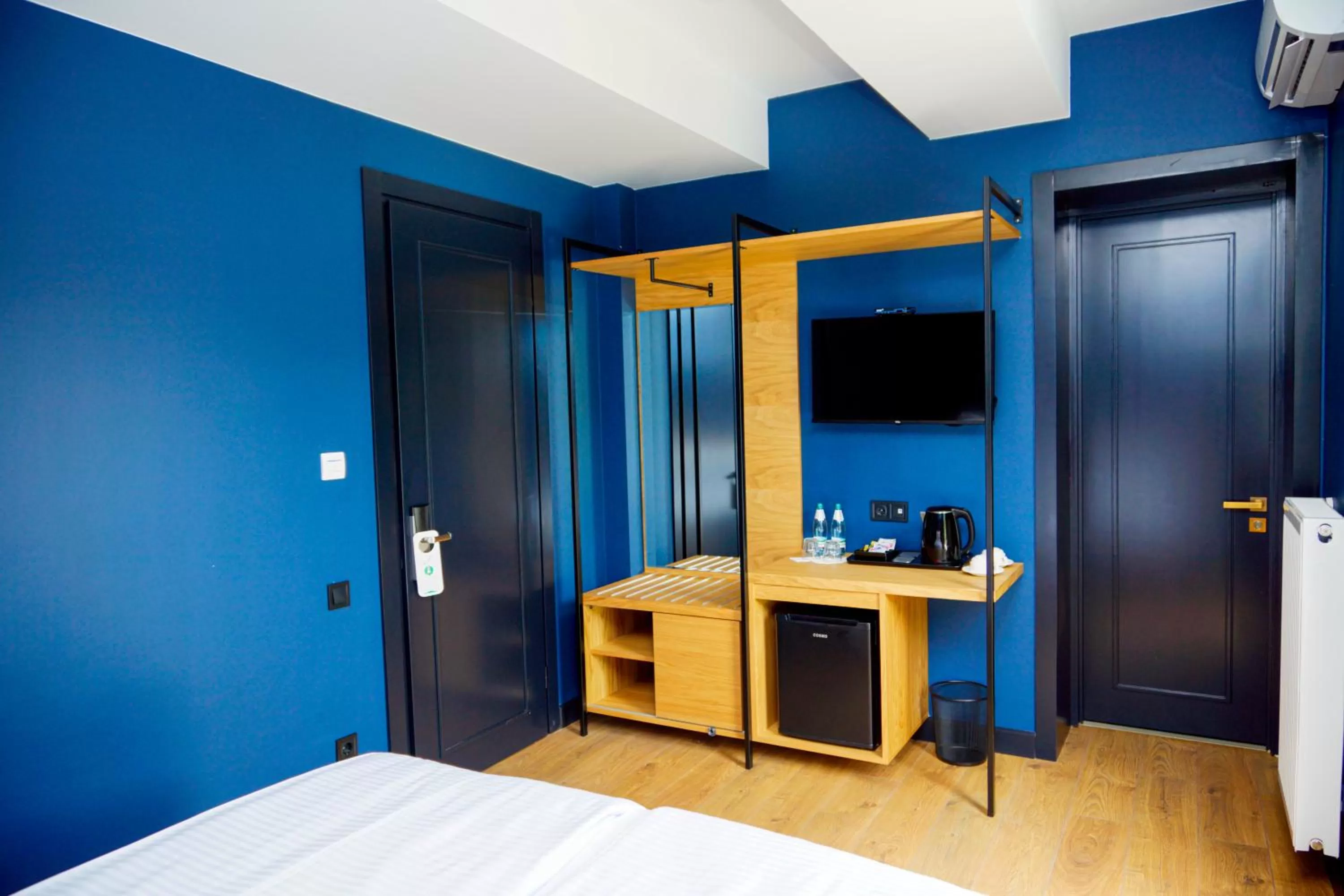 Communal lounge/ TV room, TV/Entertainment Center in Borjomi Bridge Hotel