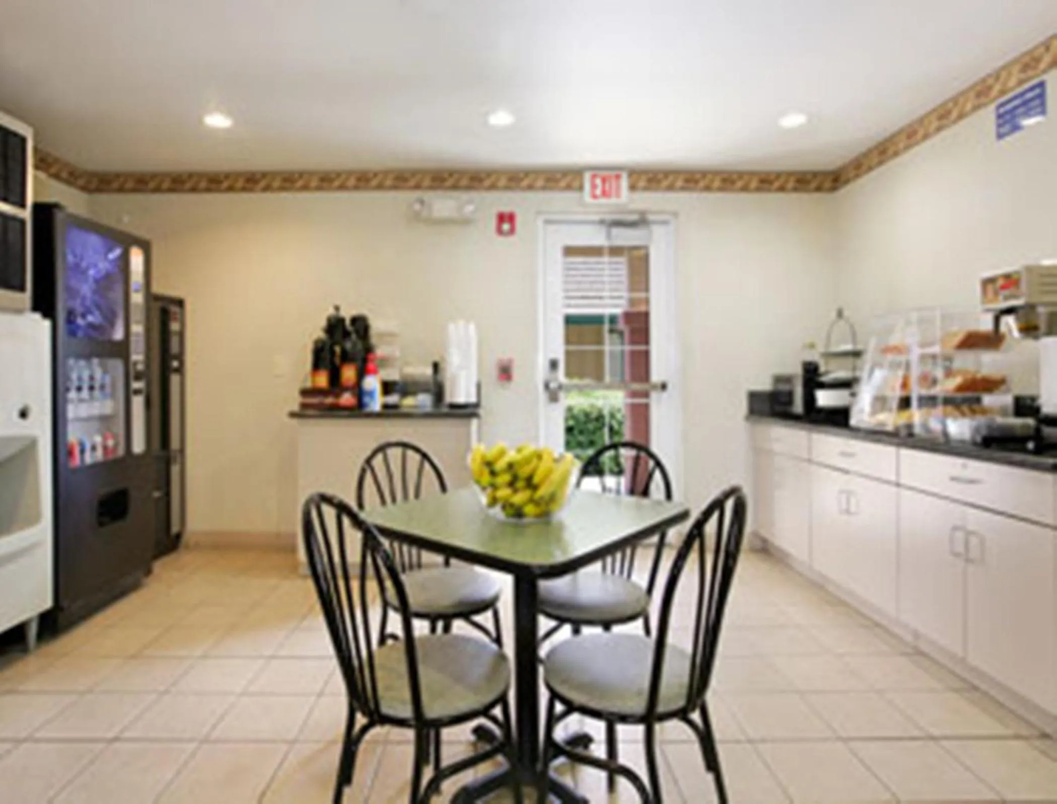 Restaurant/places to eat in Microtel Inn & Suites Lodi