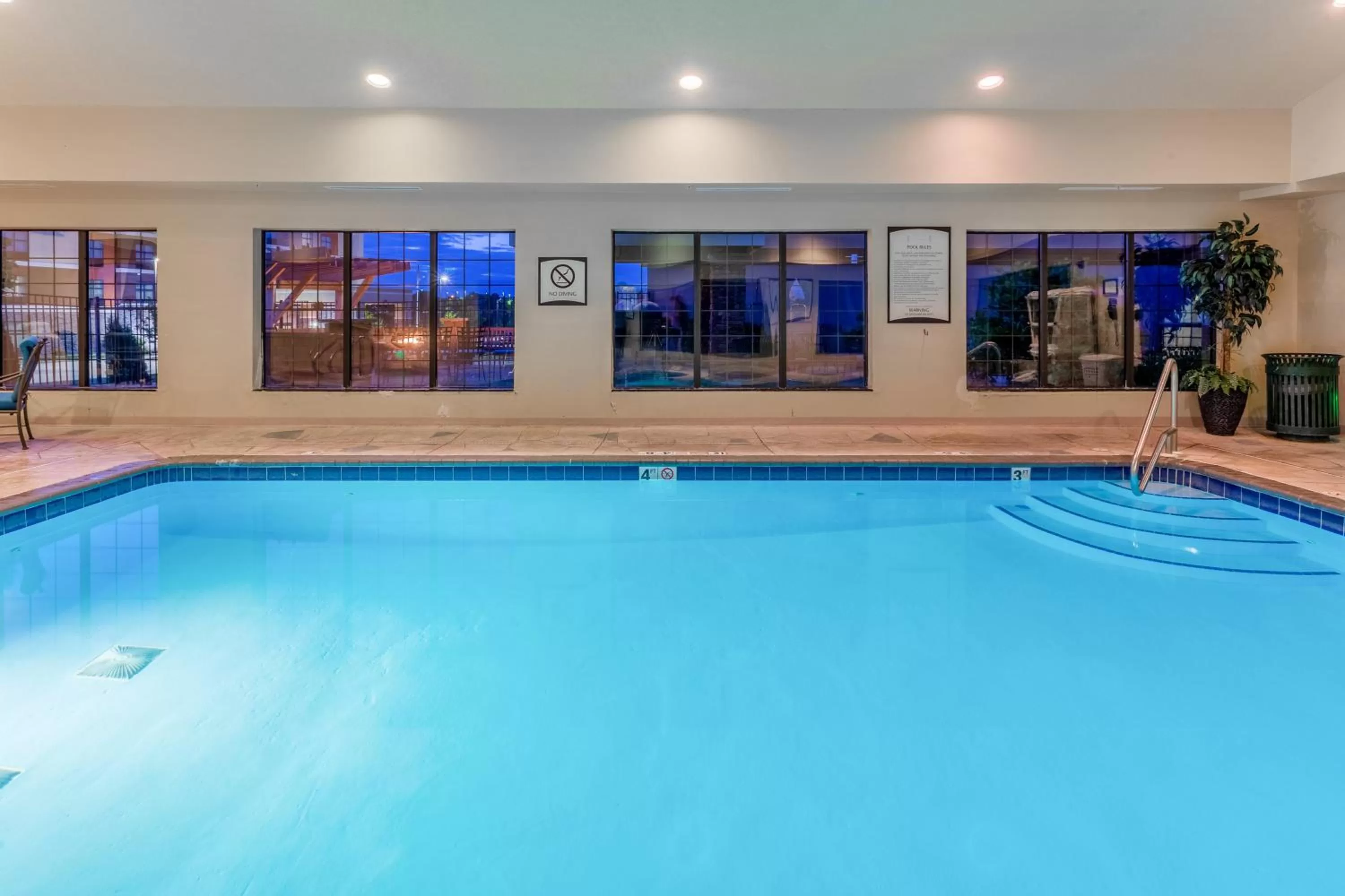 Swimming pool in Staybridge Suites Davenport by IHG