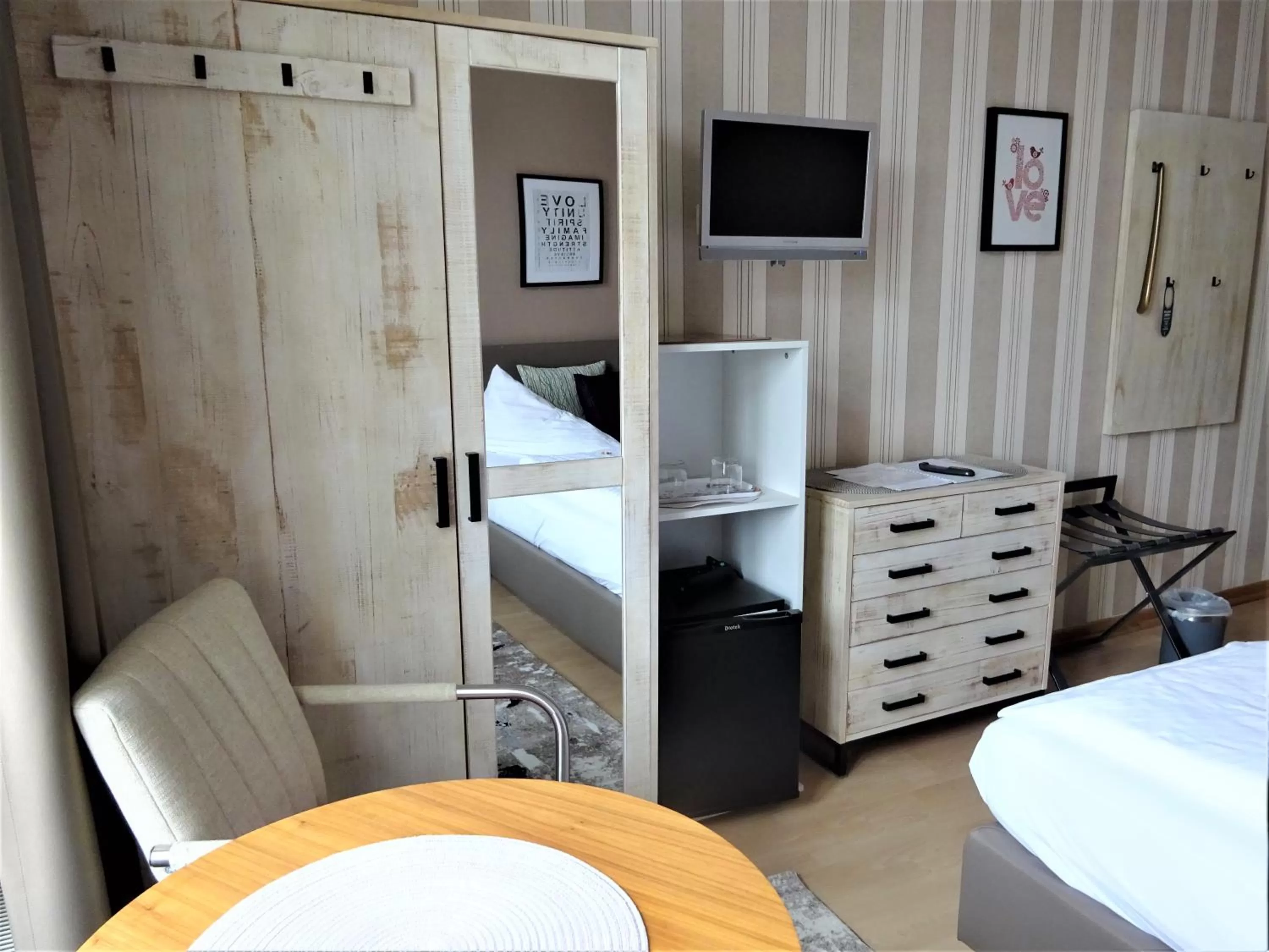 TV and multimedia, TV/Entertainment Center in Pension Zur Fährbrücke