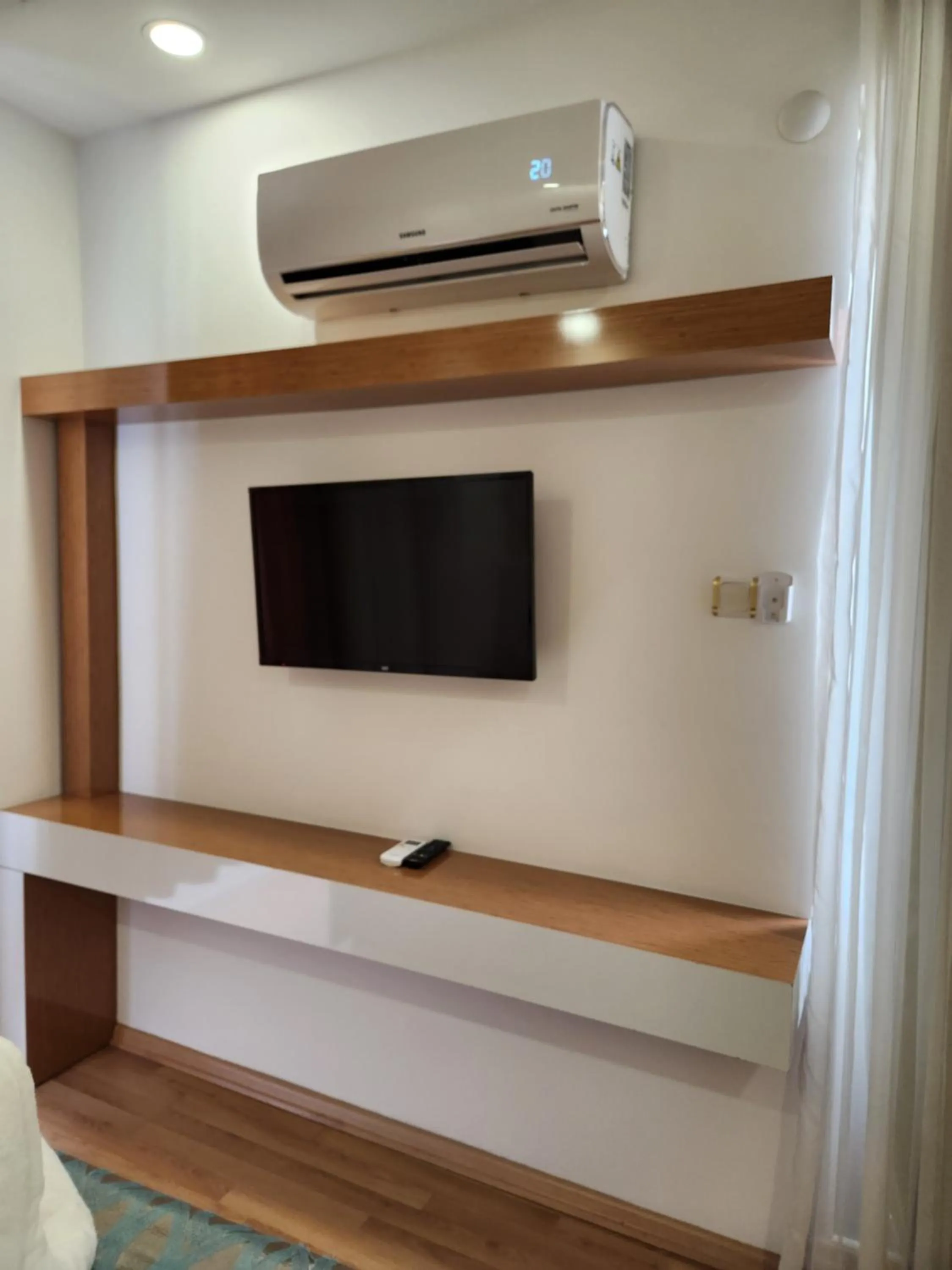 TV and multimedia in Esperanza Hotel