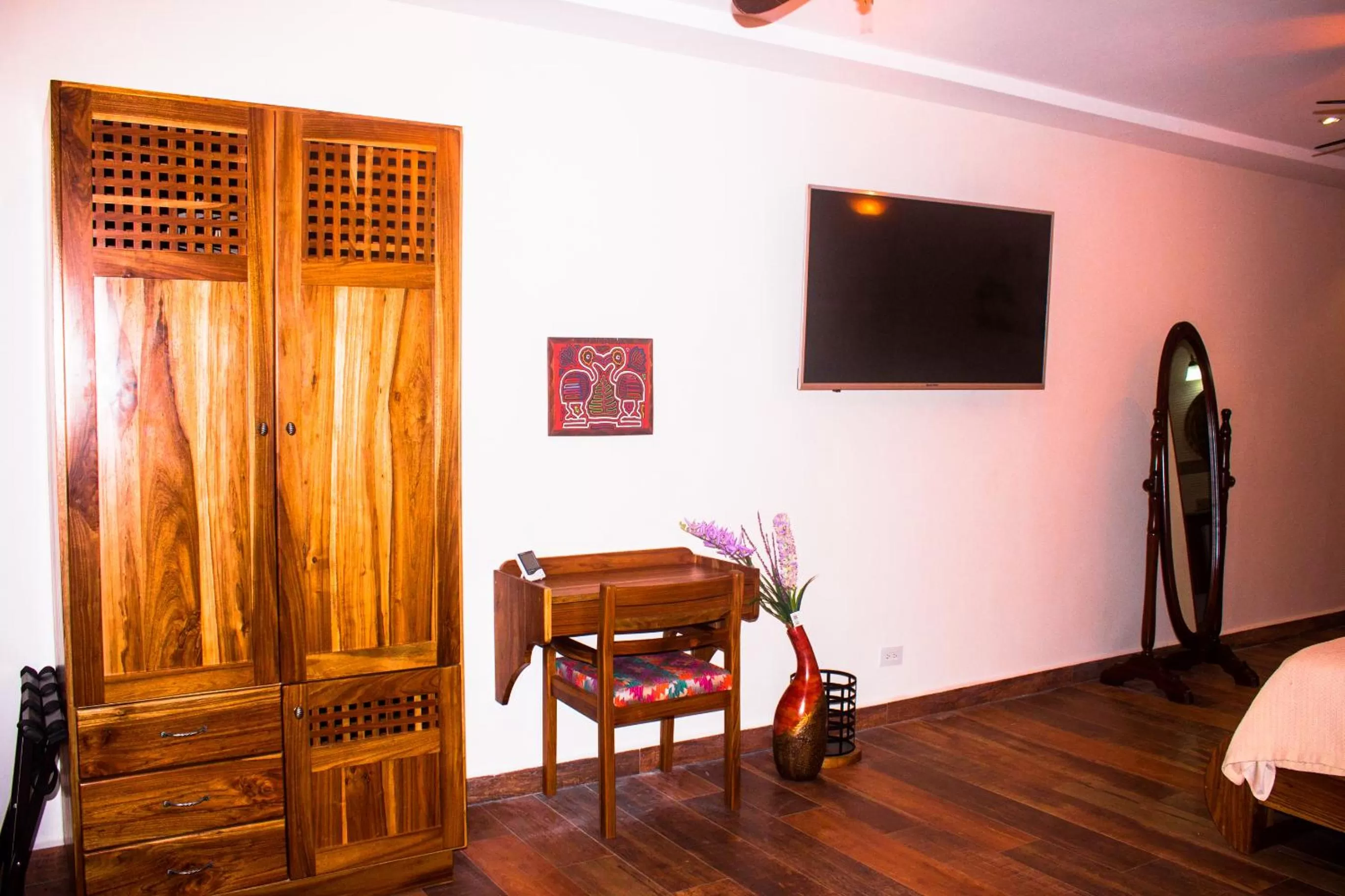 TV/Entertainment Center in Hotel-Boutique Patampa