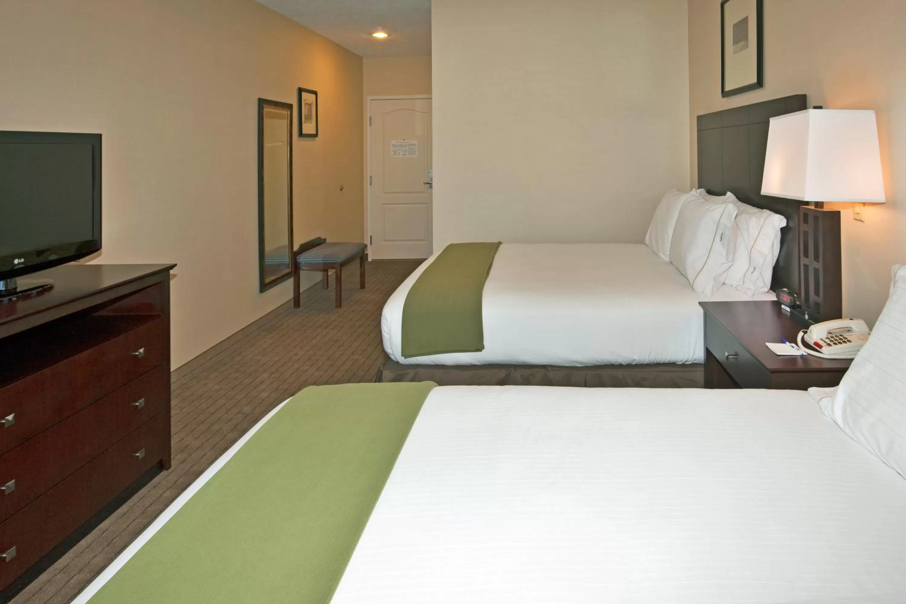 Photo of the whole room, Bed in Holiday Inn Express Hotels Grants - Milan by IHG