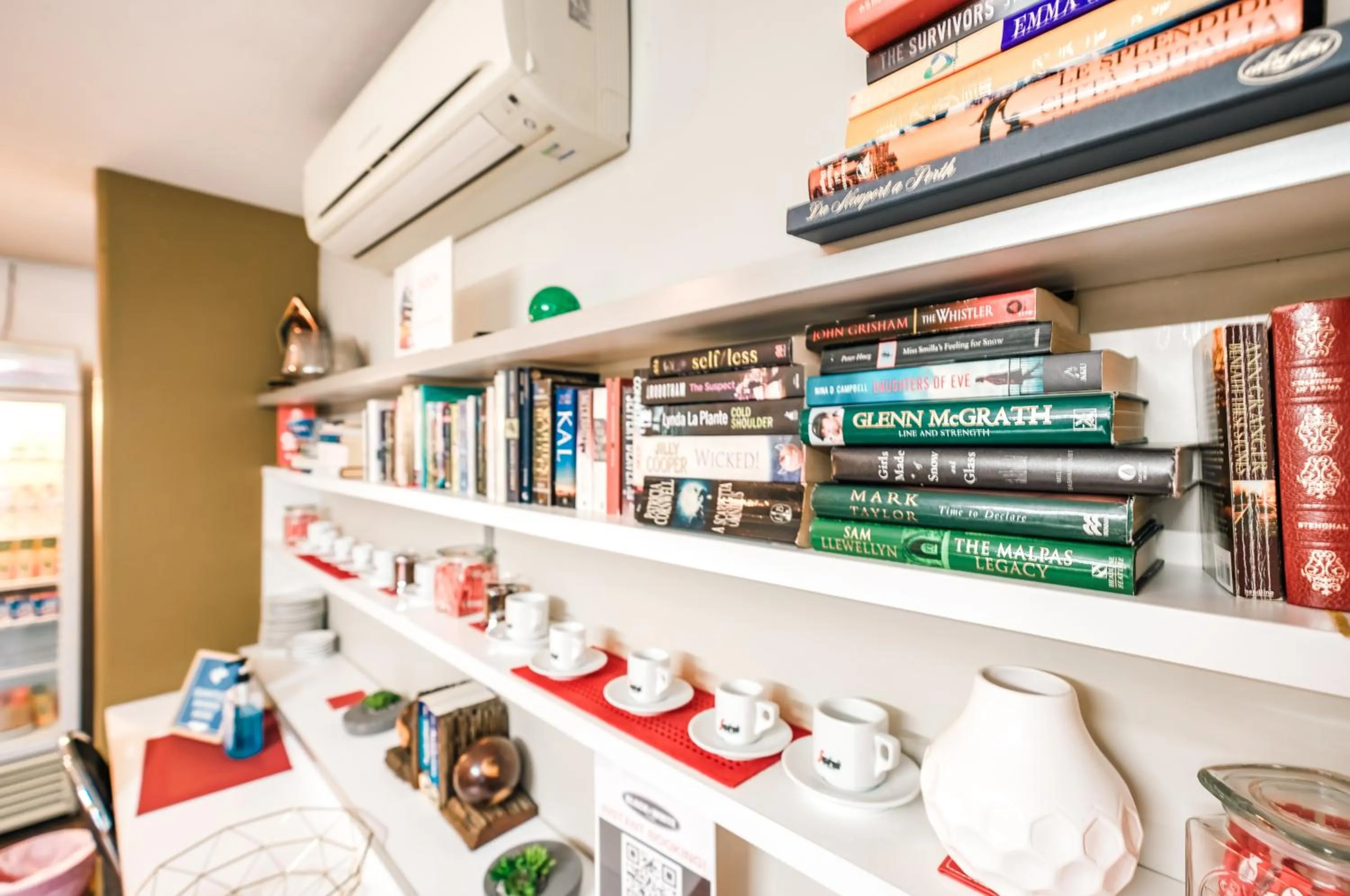 Library in Il Mondo Boutique Hotel