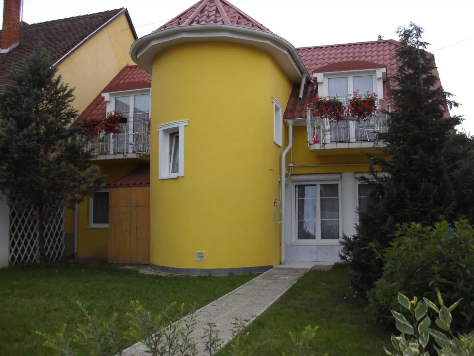 Facade/entrance in Szieszta Panzió