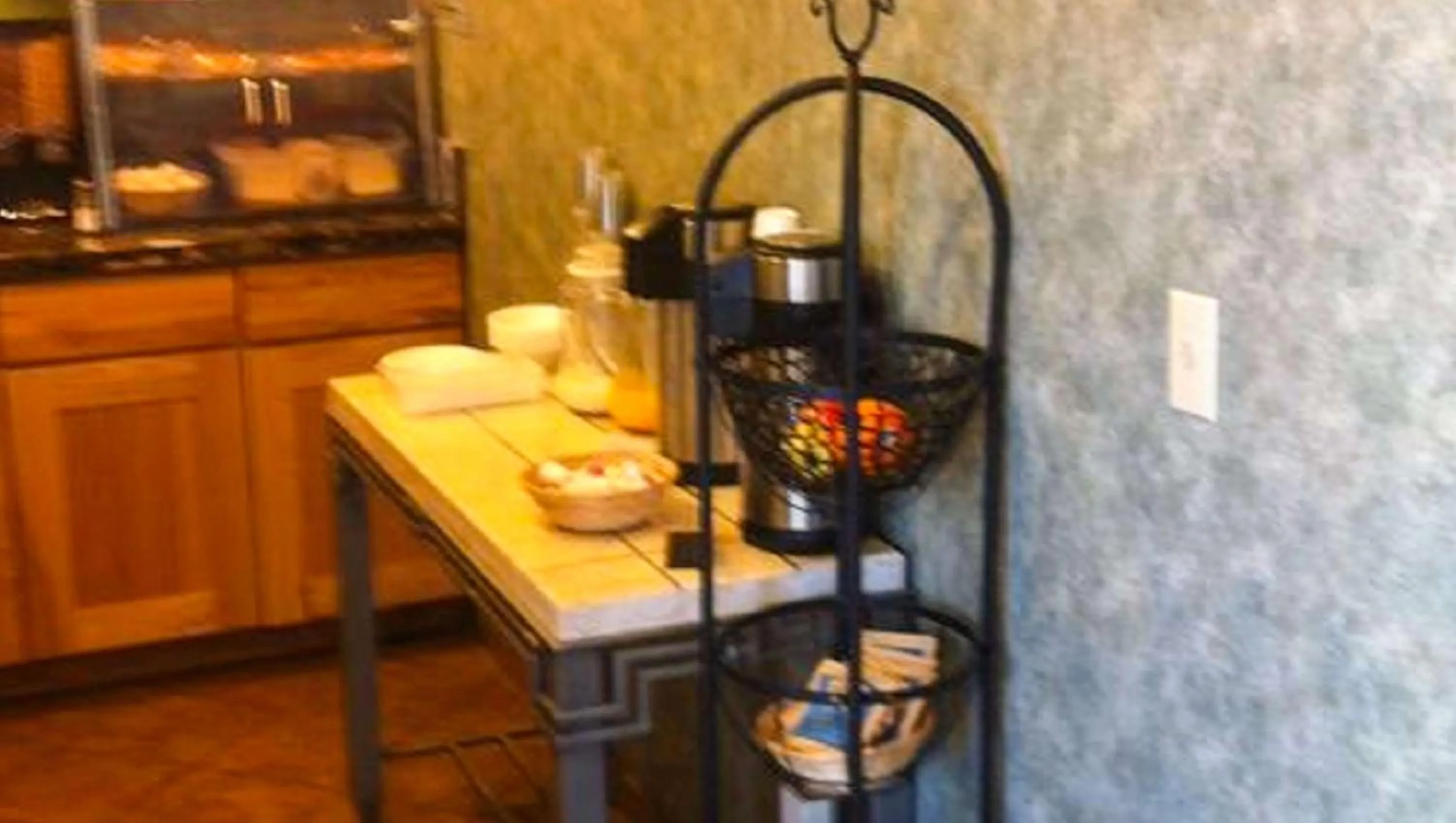 Breakfast in Magnuson Hotel Ely