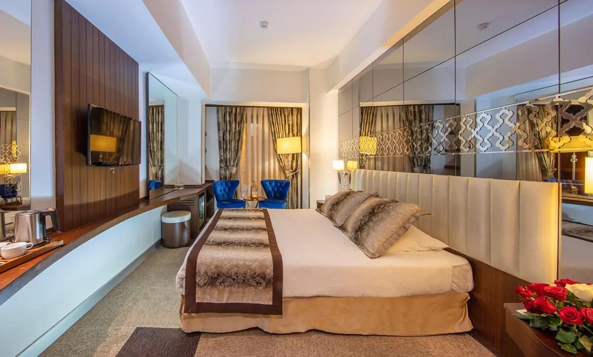 Taksim Pera Center Hotel