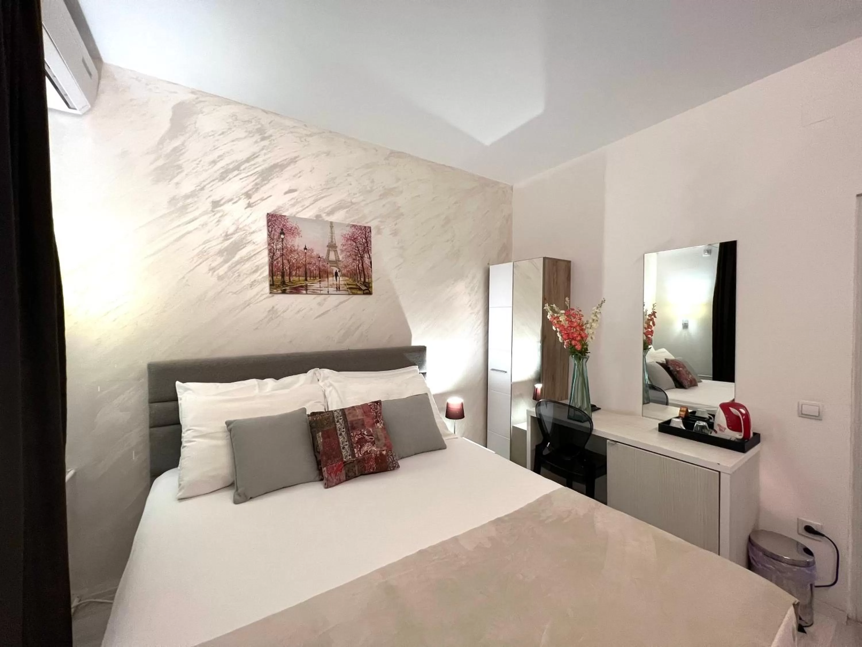 Photo of the whole room, Bed in Centar Forever