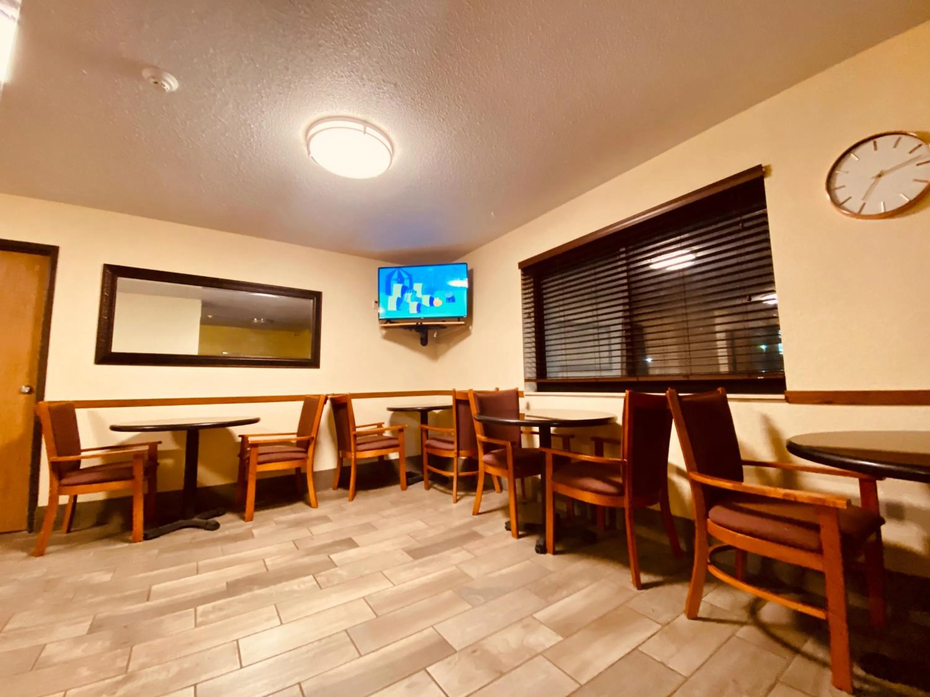 Restaurant/Places to Eat in Super 8 by Wyndham Lawrence KU