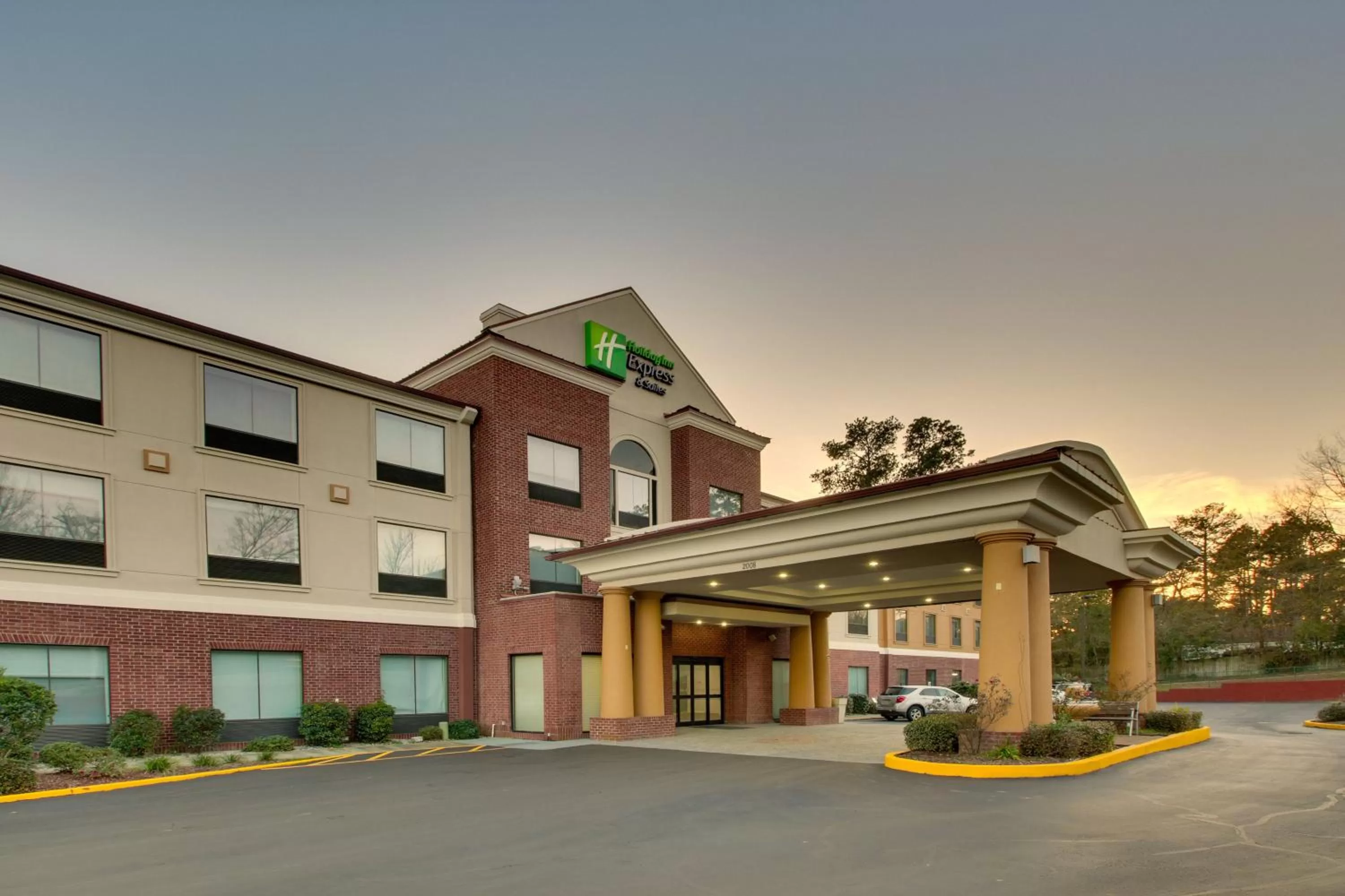 Holiday Inn Express & Suites Laurel by IHG